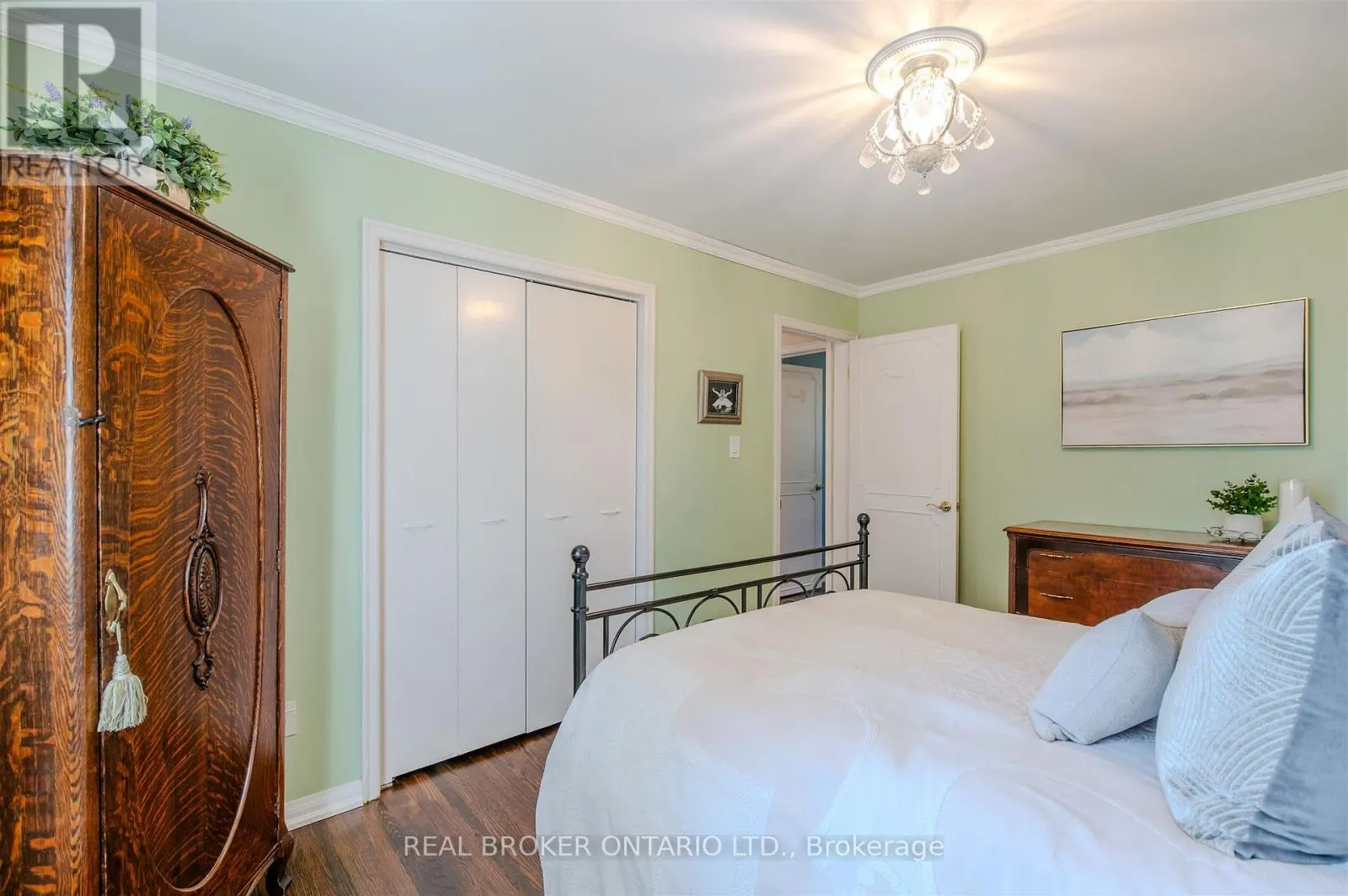 6 STREATHAM PLACE