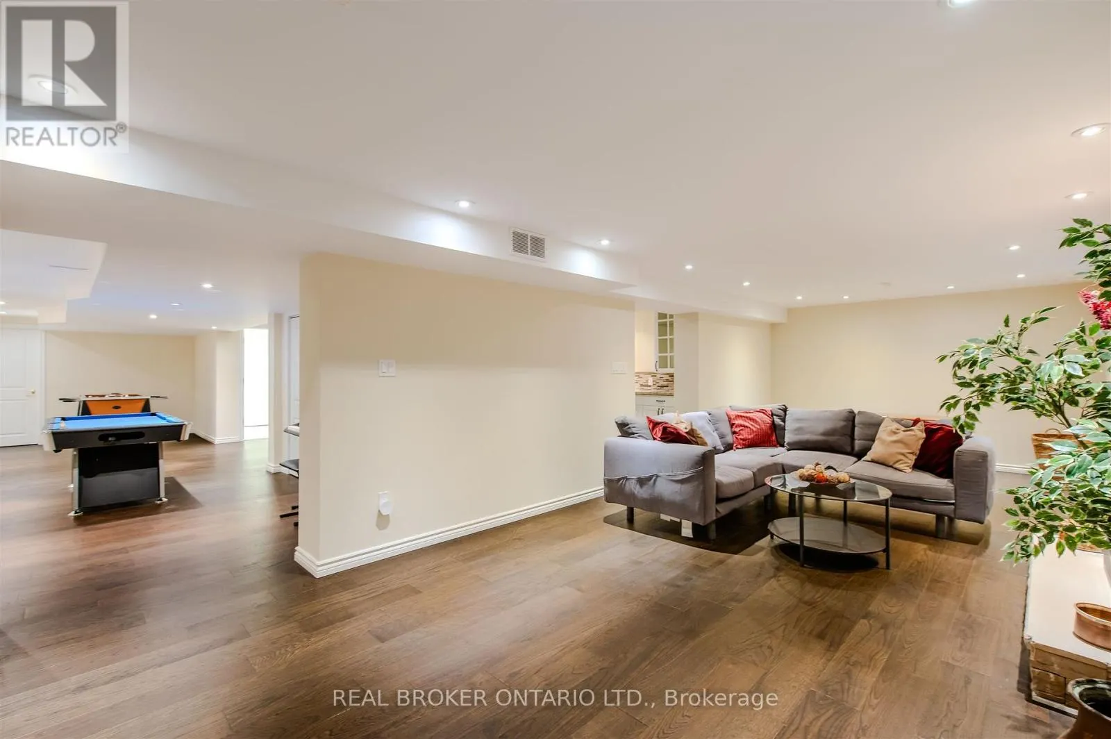 6 STREATHAM PLACE