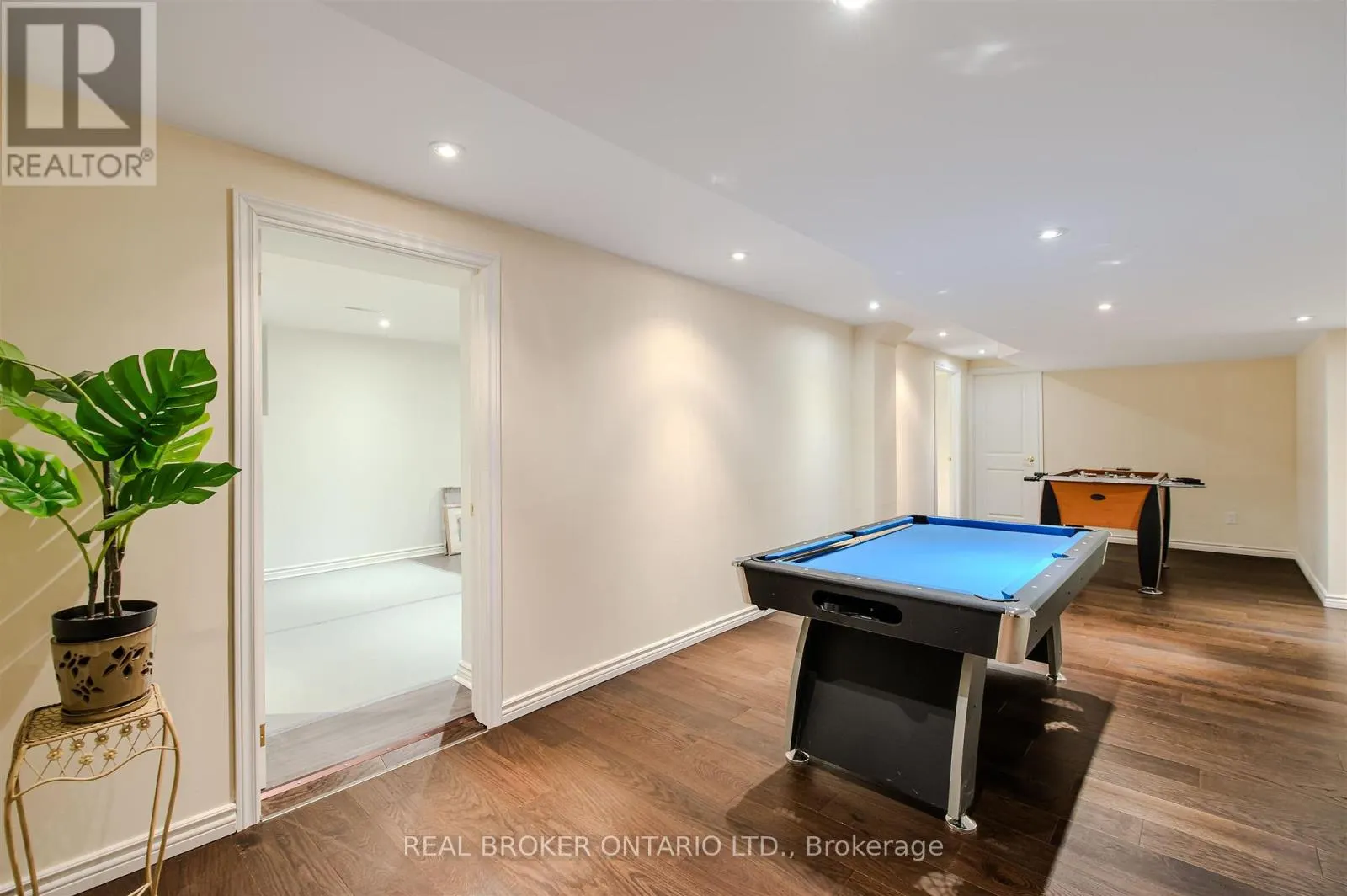 6 STREATHAM PLACE