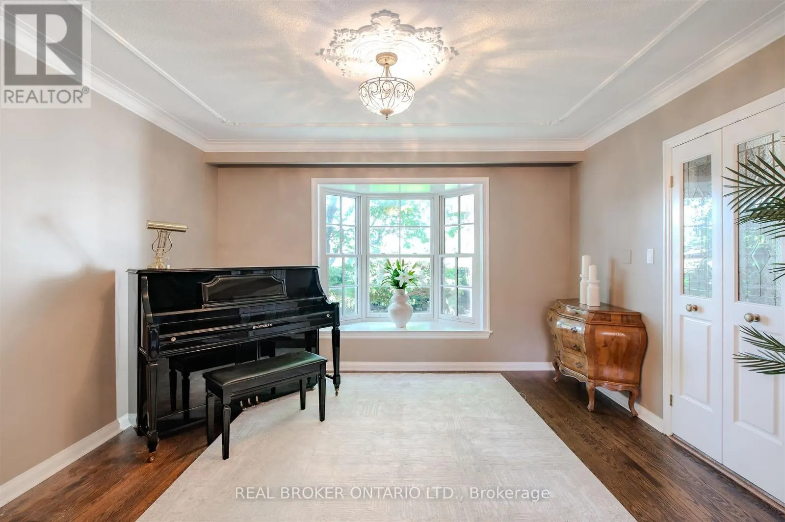 6 STREATHAM PLACE