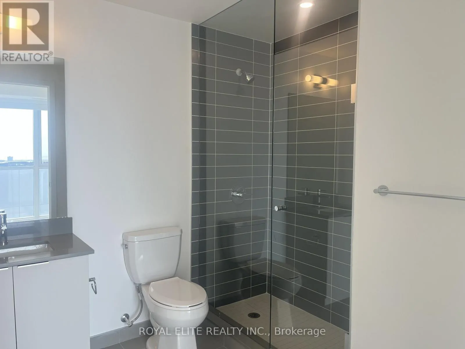 A1902 - 3079 TRAFALGAR ROAD