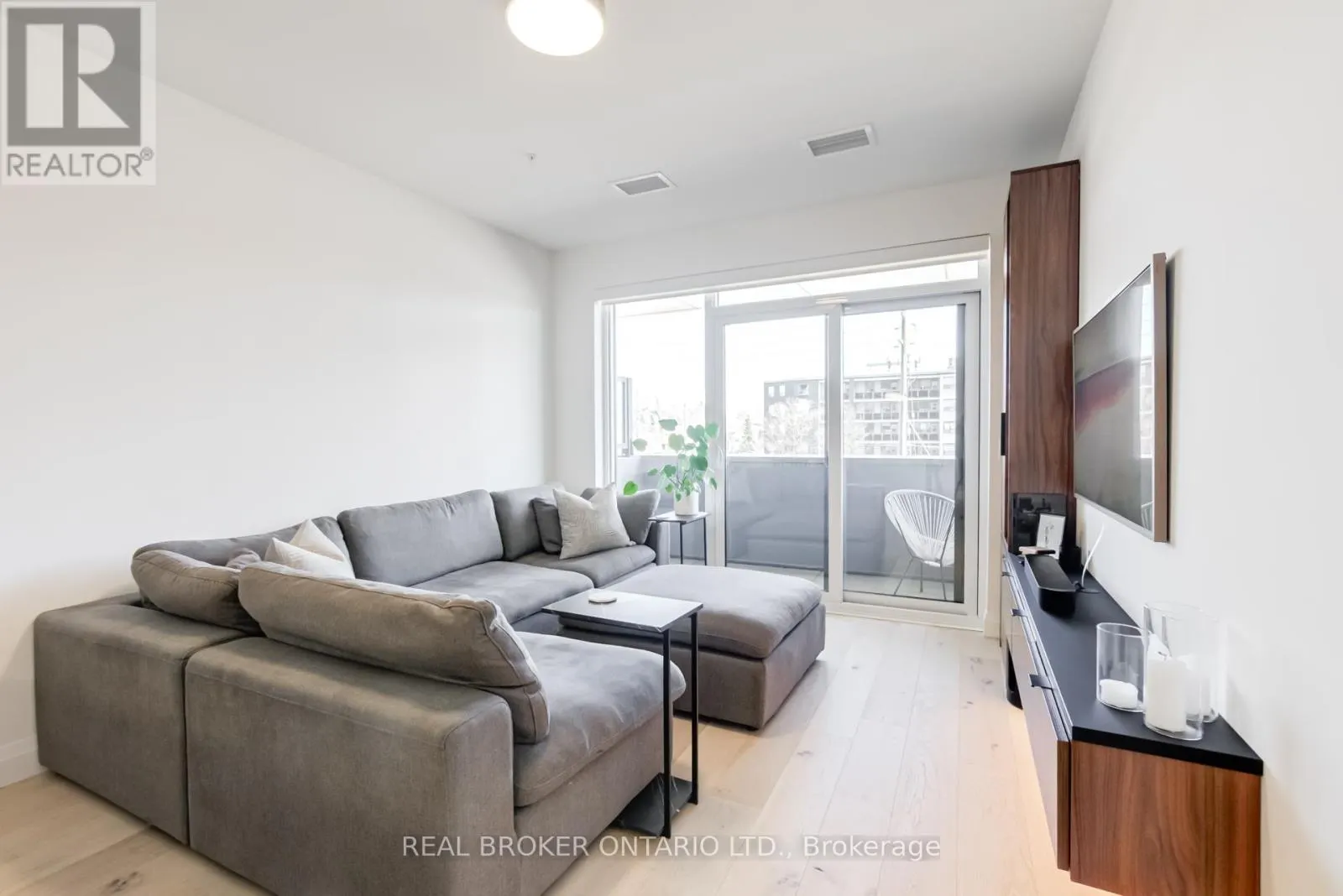 205 - 500 BROCK AVENUE