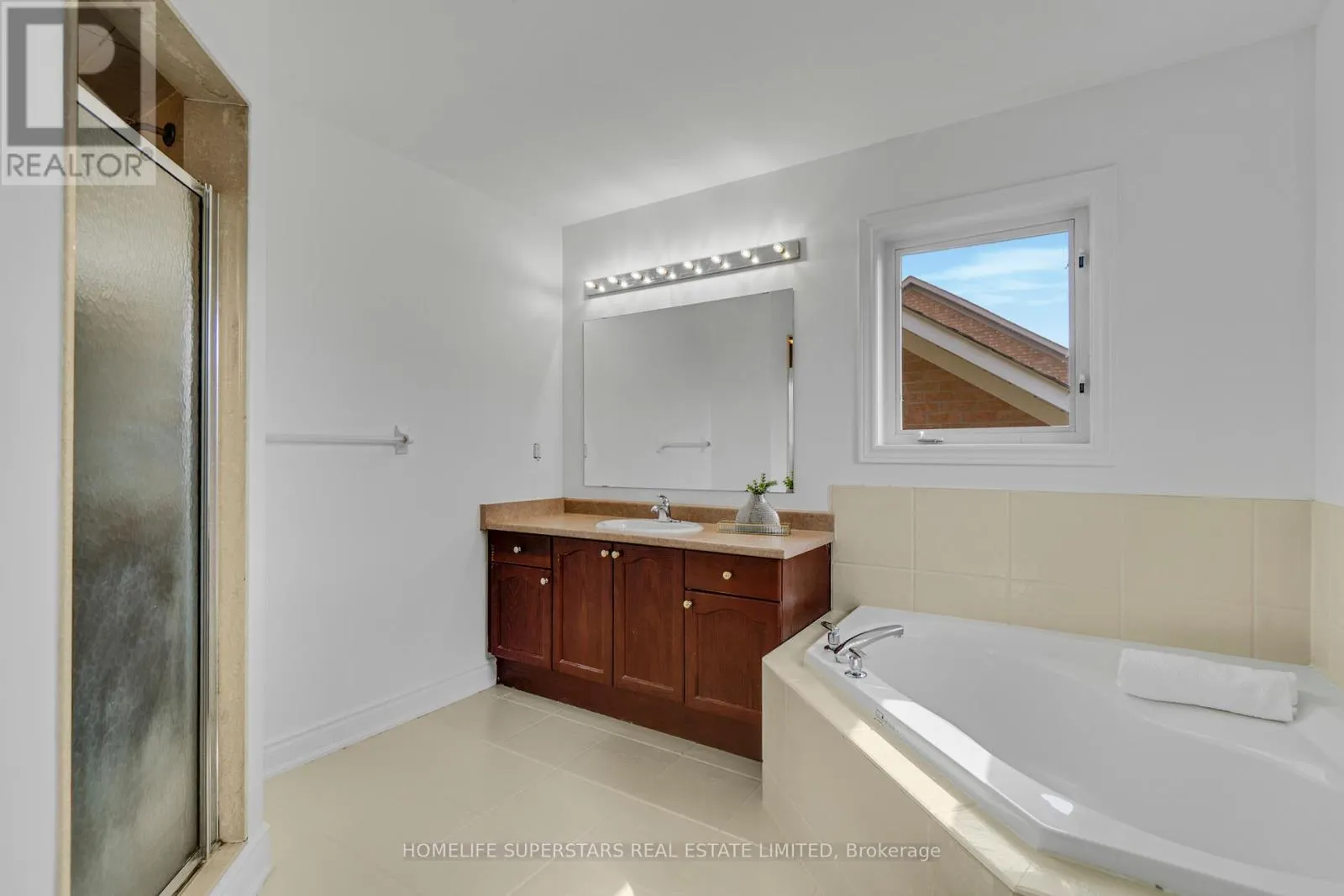 10 ORCHID DRIVE