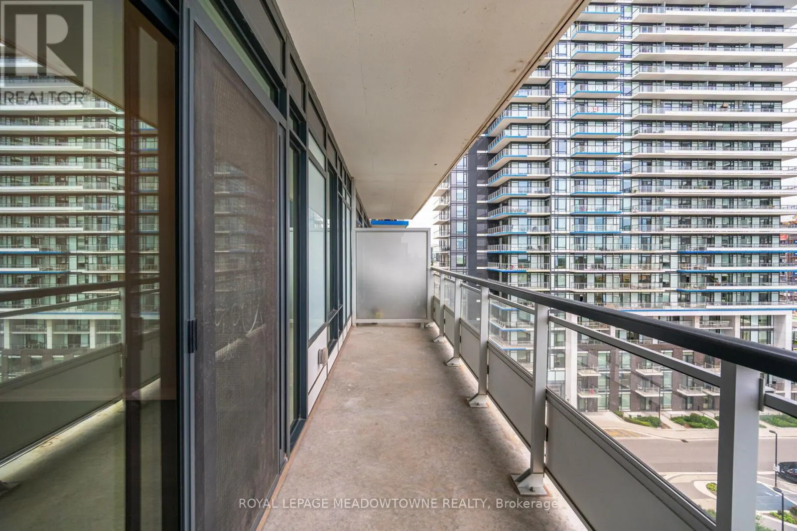 802 - 2560 EGLINTON AVENUE W