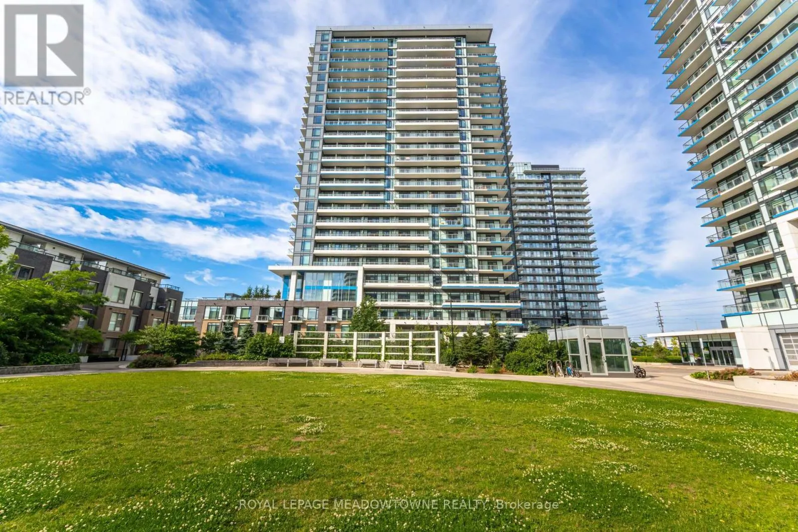 802 - 2560 EGLINTON AVENUE W