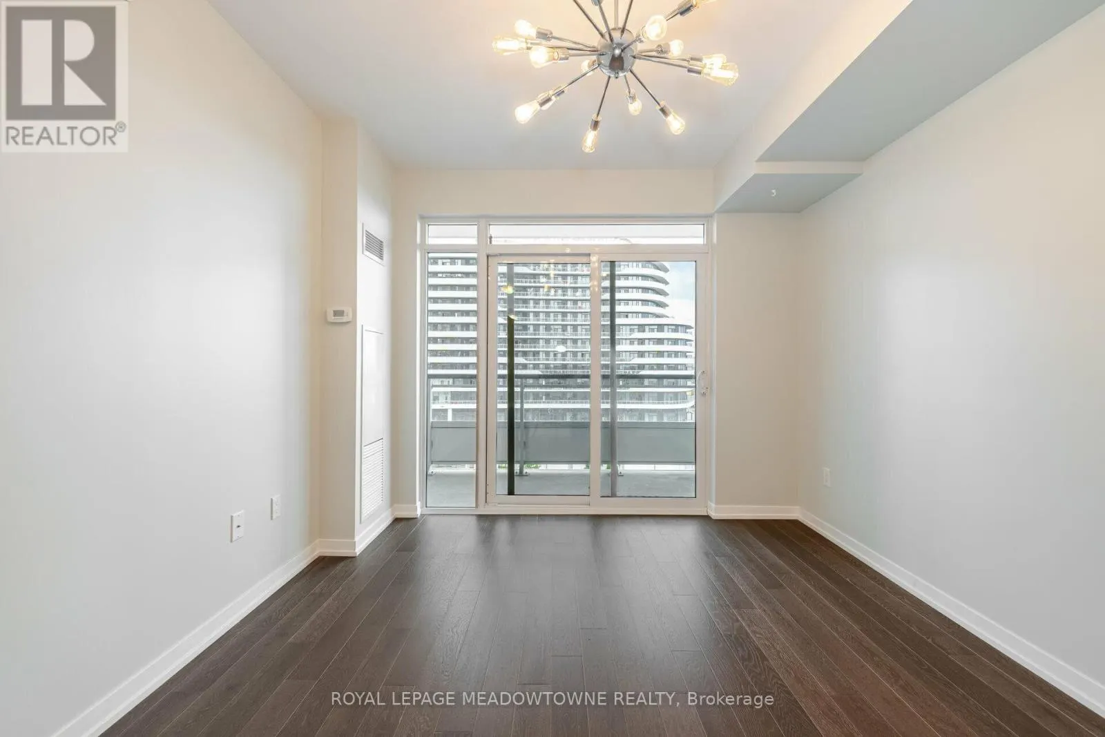 802 - 2560 EGLINTON AVENUE W