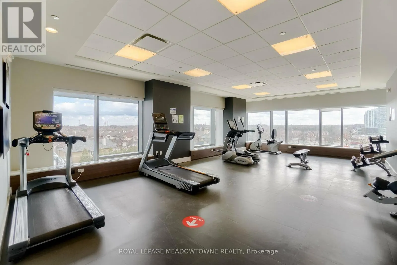 802 - 2560 EGLINTON AVENUE W