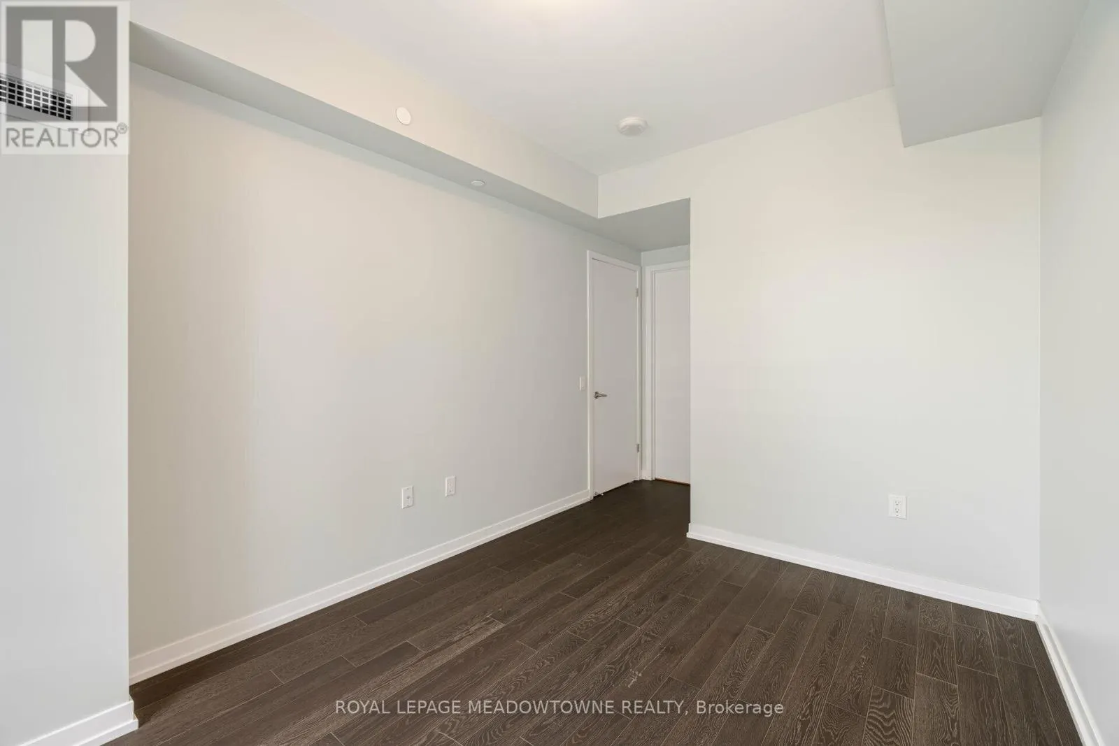 802 - 2560 EGLINTON AVENUE W