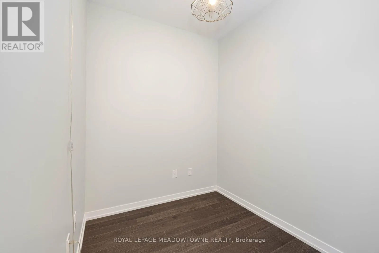 802 - 2560 EGLINTON AVENUE W