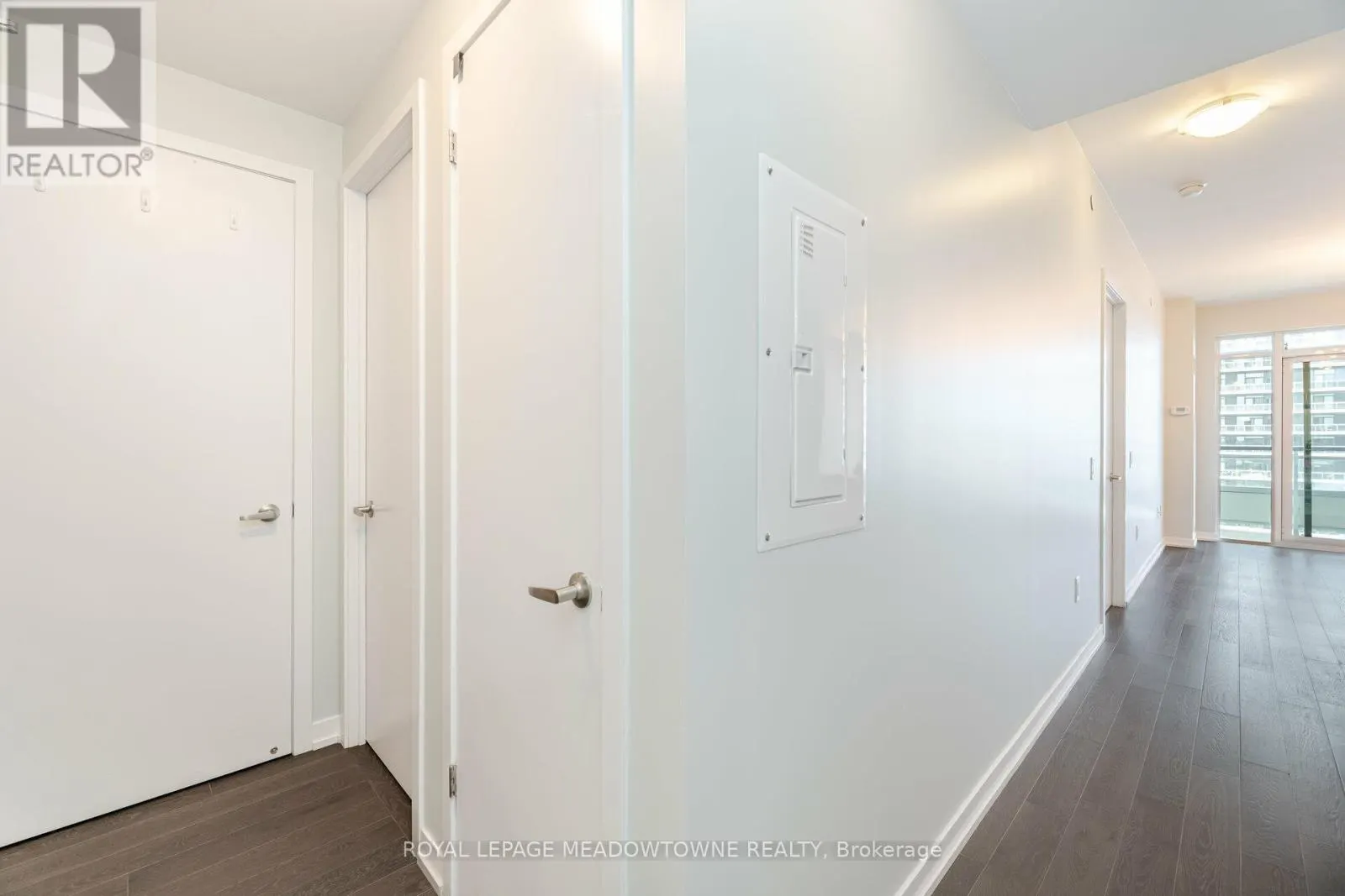 802 - 2560 EGLINTON AVENUE W