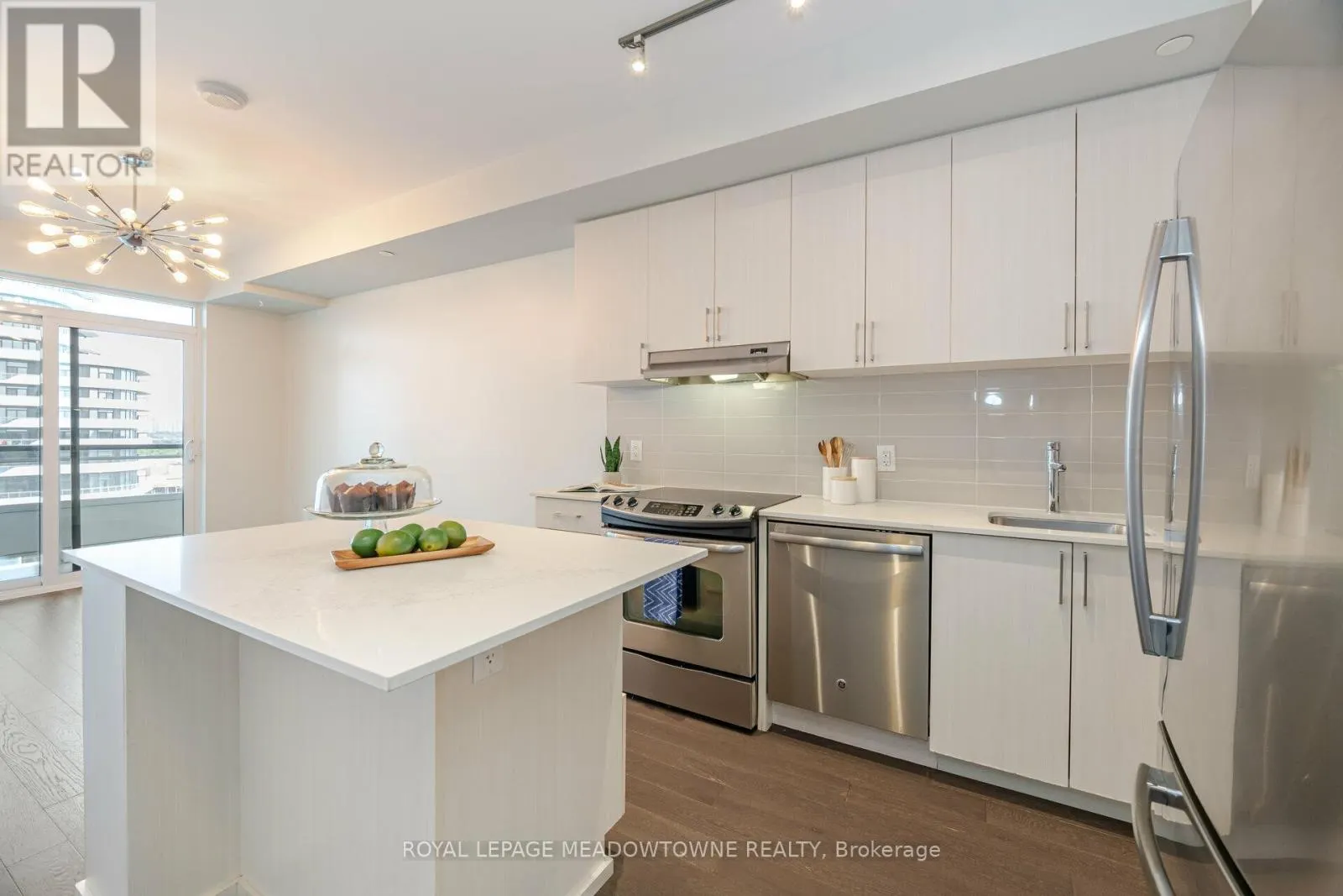 802 - 2560 EGLINTON AVENUE W
