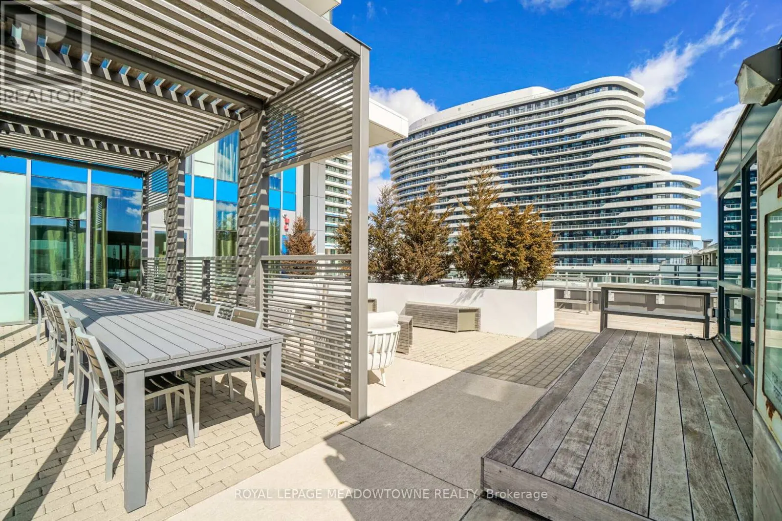 802 - 2560 EGLINTON AVENUE W