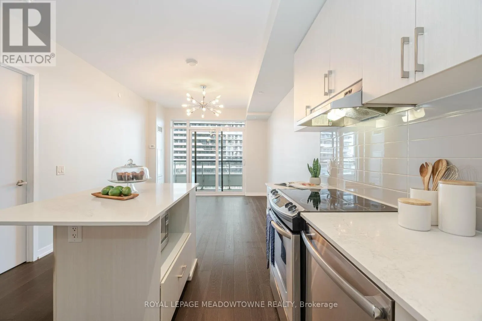 802 - 2560 EGLINTON AVENUE W