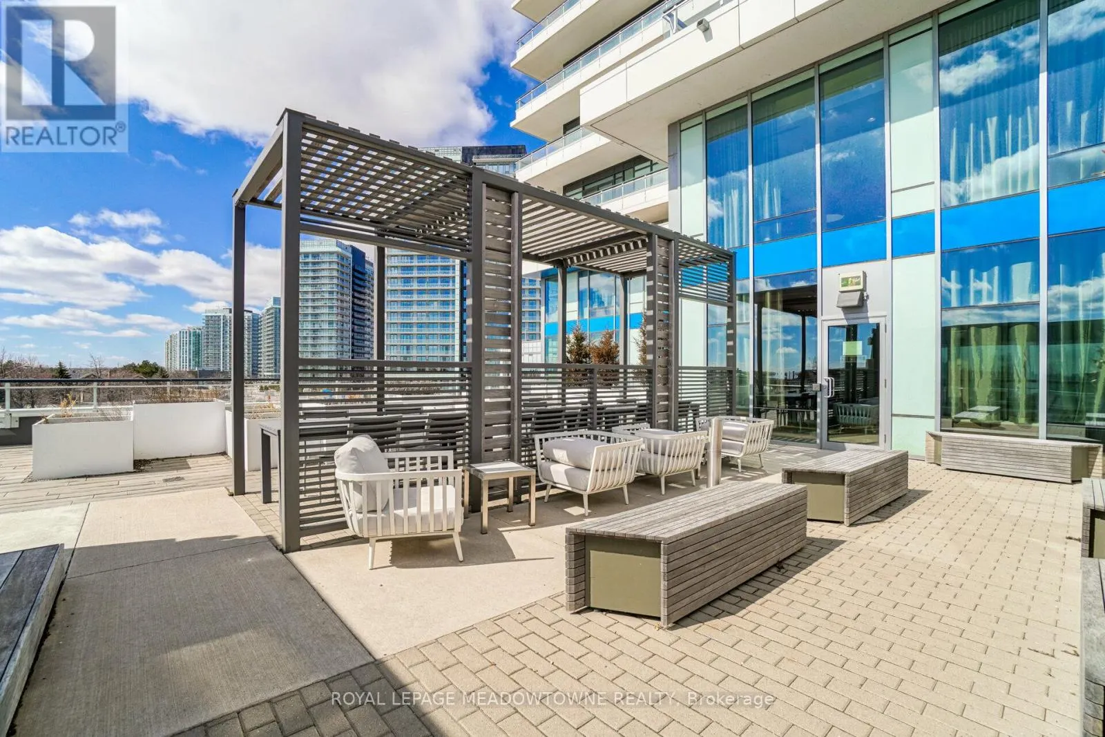 802 - 2560 EGLINTON AVENUE W