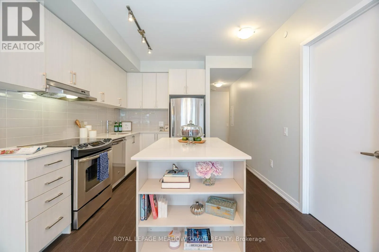 802 - 2560 EGLINTON AVENUE W