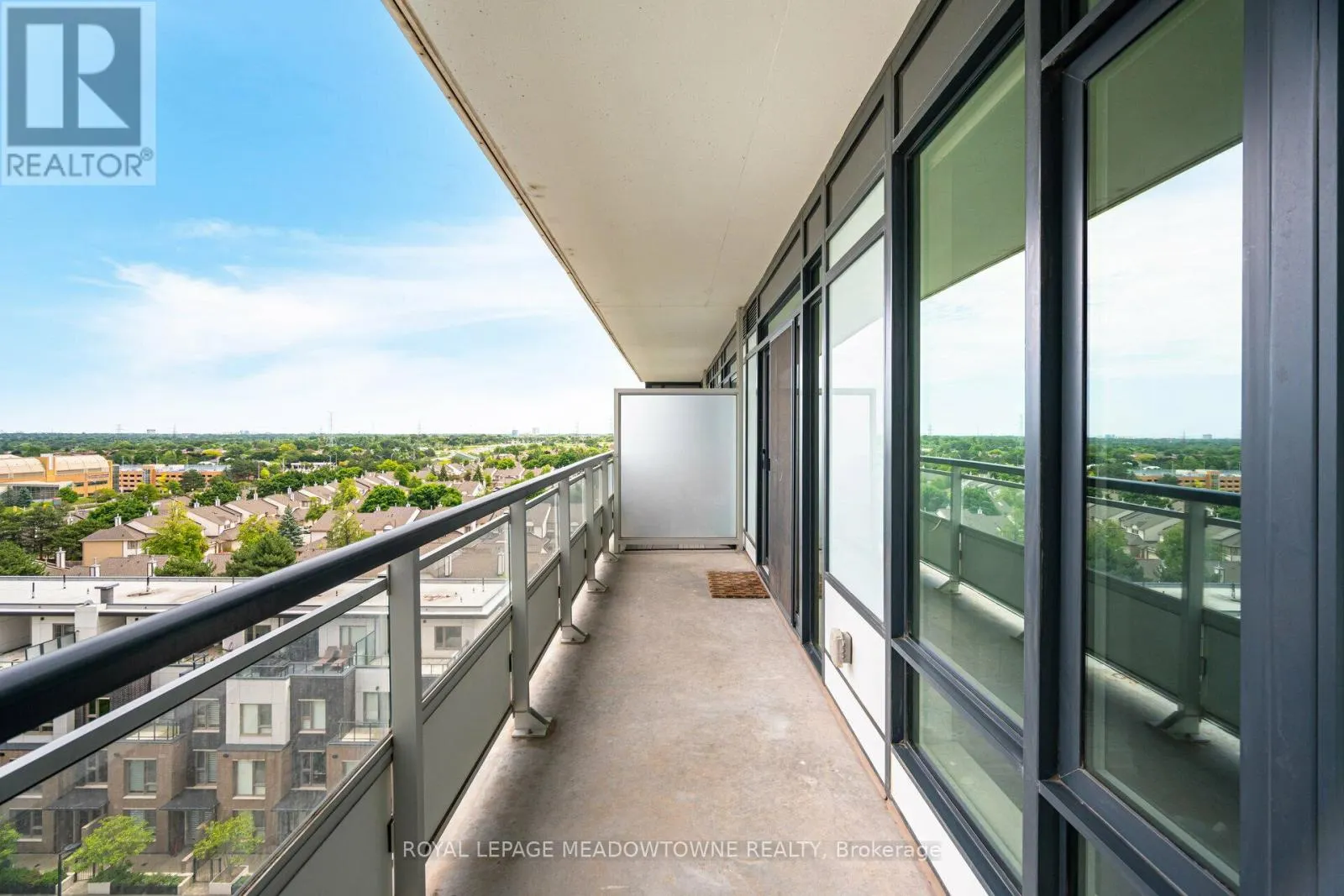 802 - 2560 EGLINTON AVENUE W