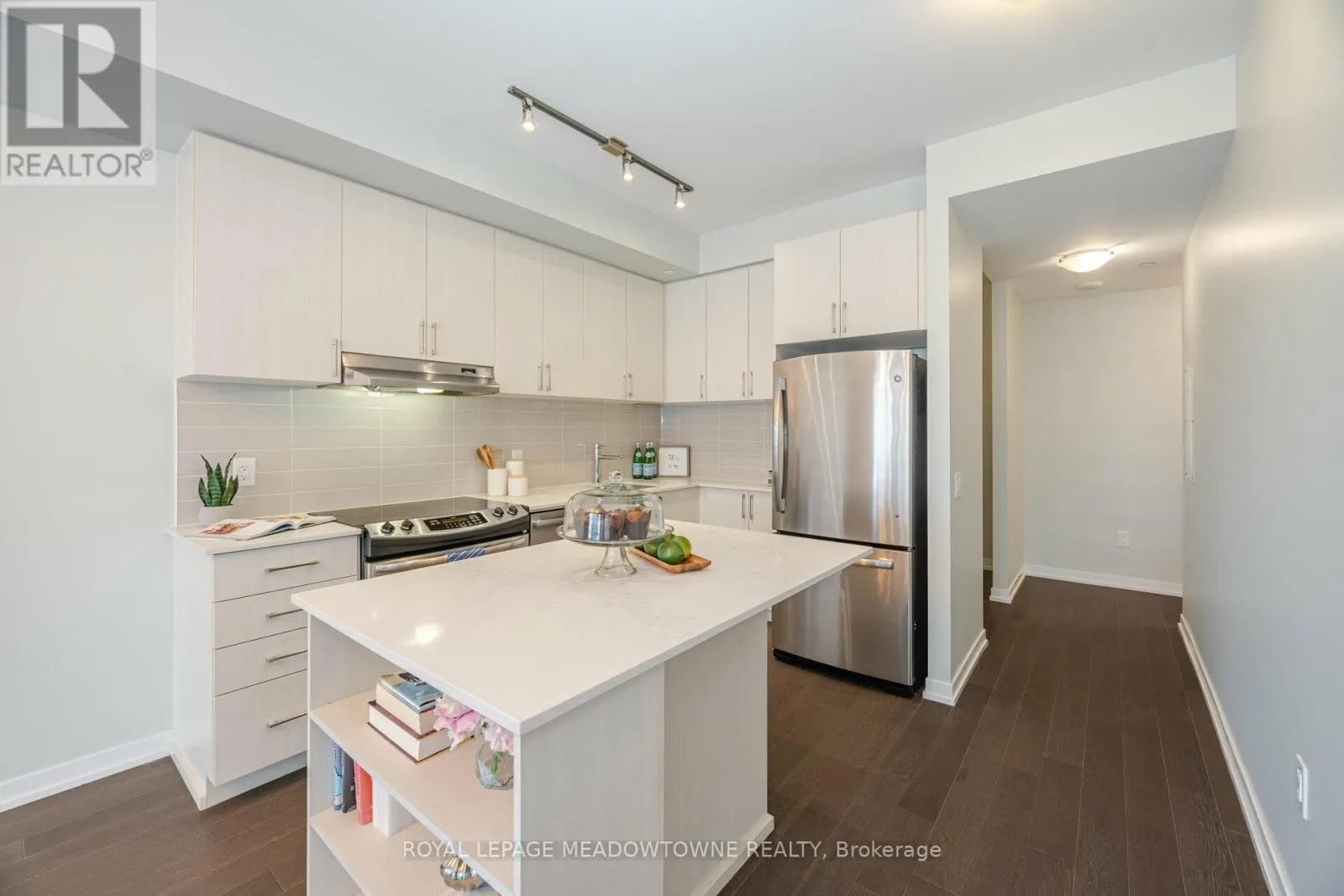 802 - 2560 EGLINTON AVENUE W