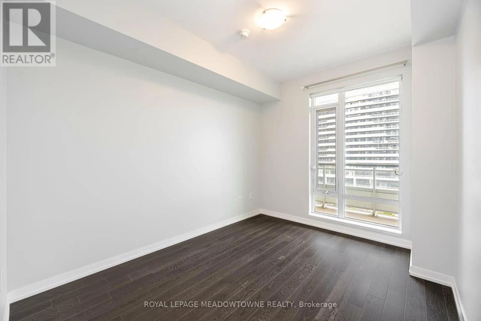 802 - 2560 EGLINTON AVENUE W