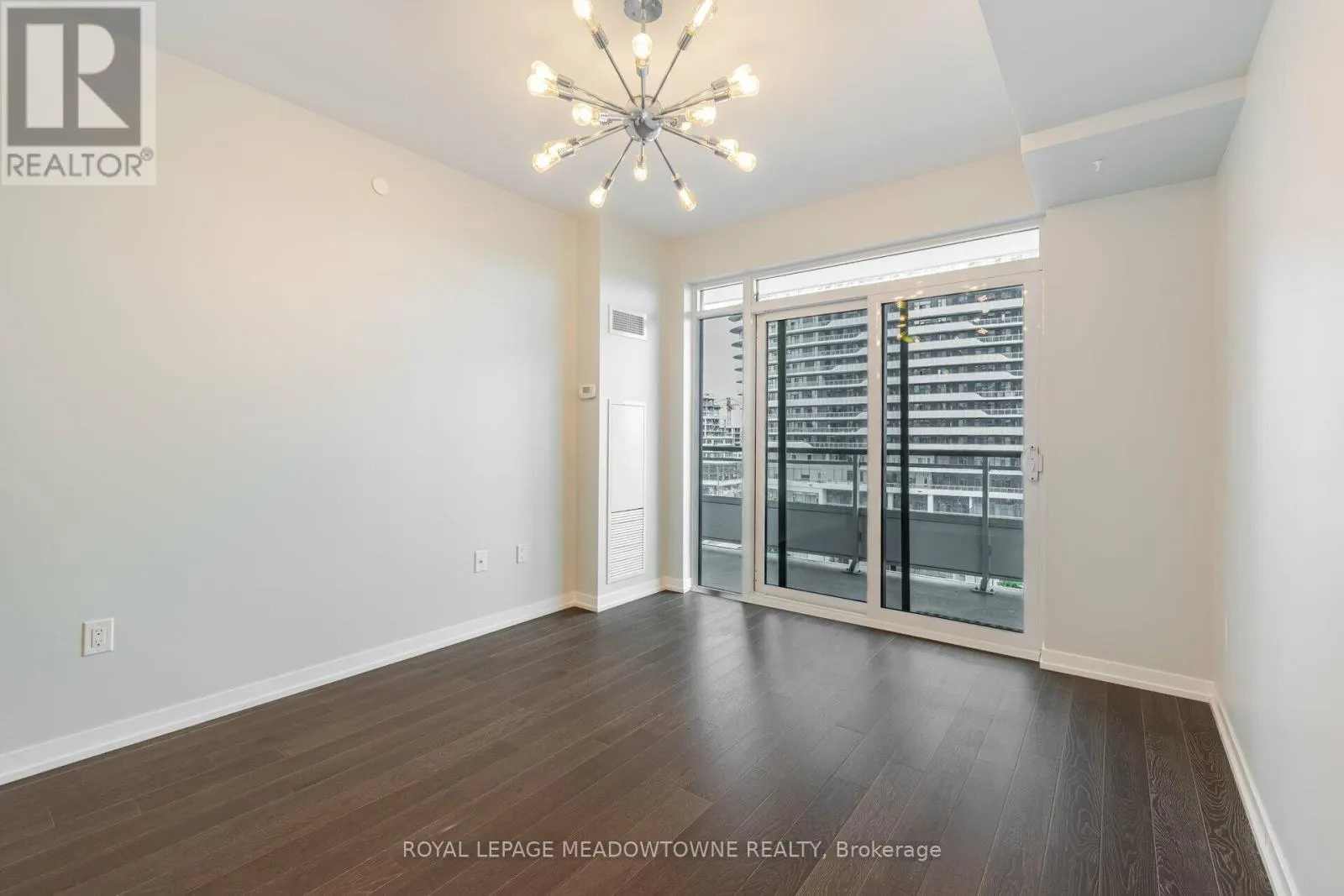 802 - 2560 EGLINTON AVENUE W