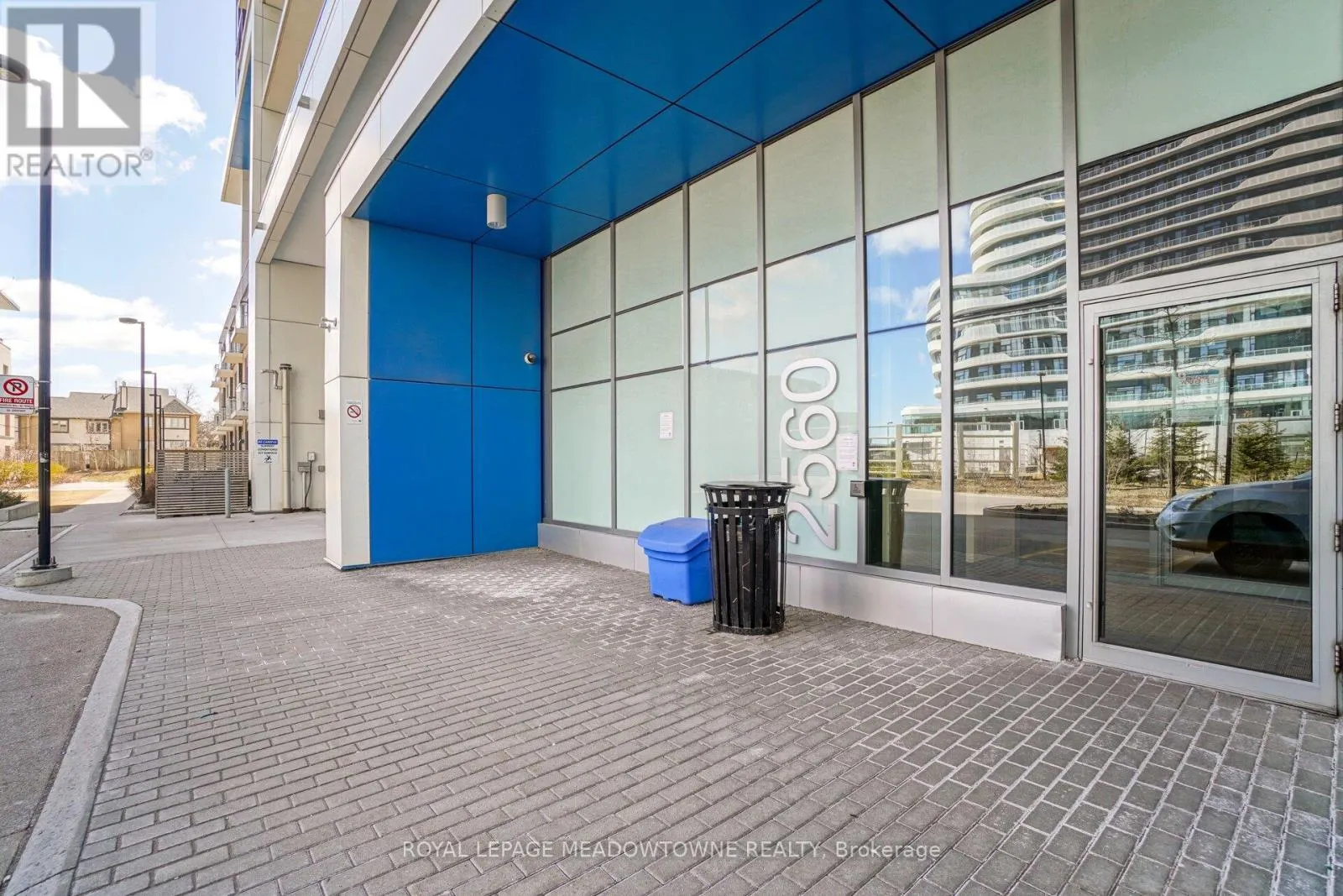 802 - 2560 EGLINTON AVENUE W