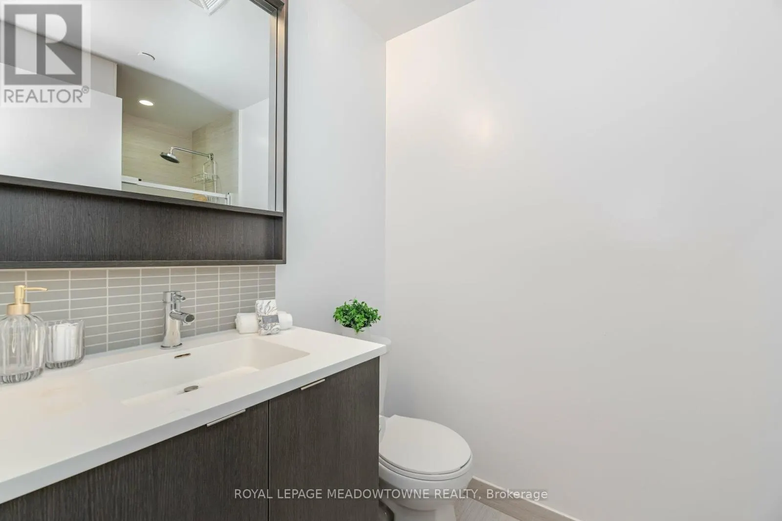 802 - 2560 EGLINTON AVENUE W