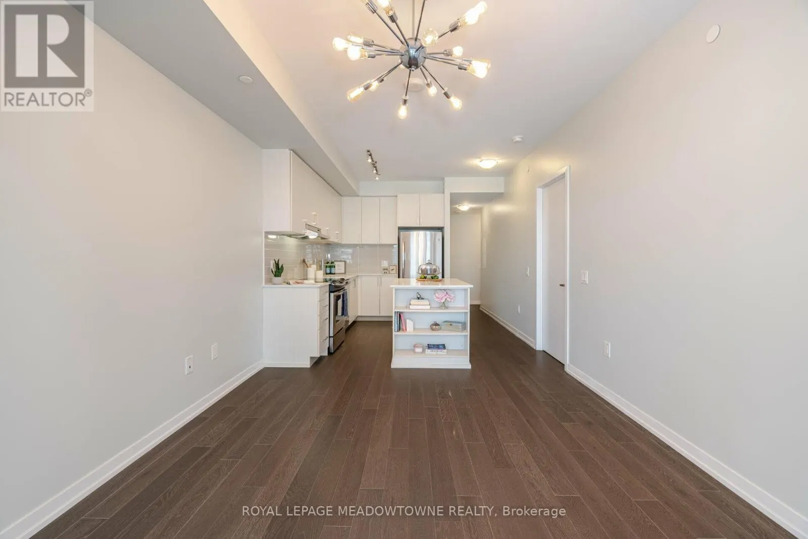 802 - 2560 EGLINTON AVENUE W