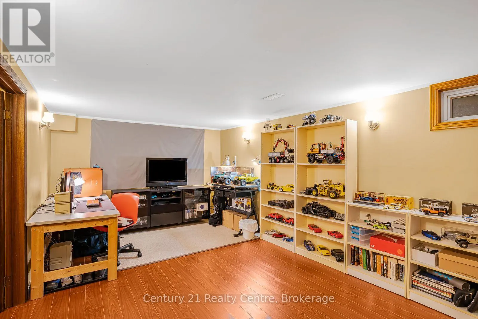 2203 MIDDLESMOOR CRESCENT