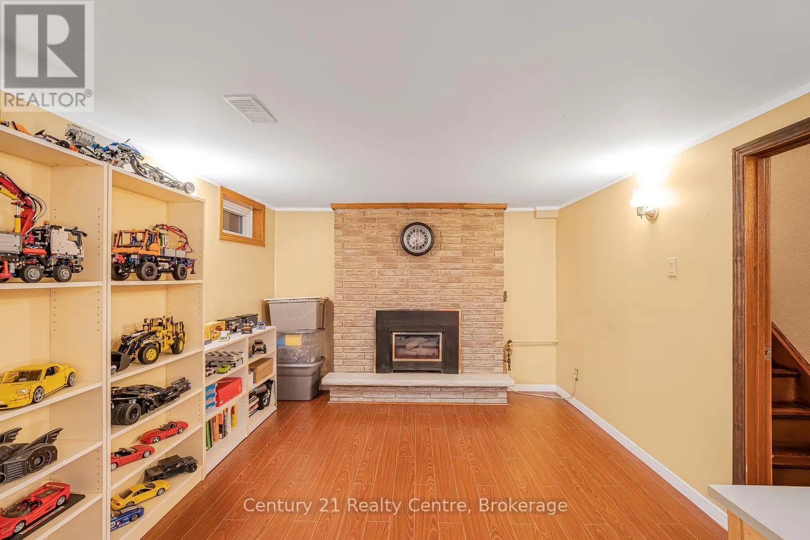 2203 MIDDLESMOOR CRESCENT
