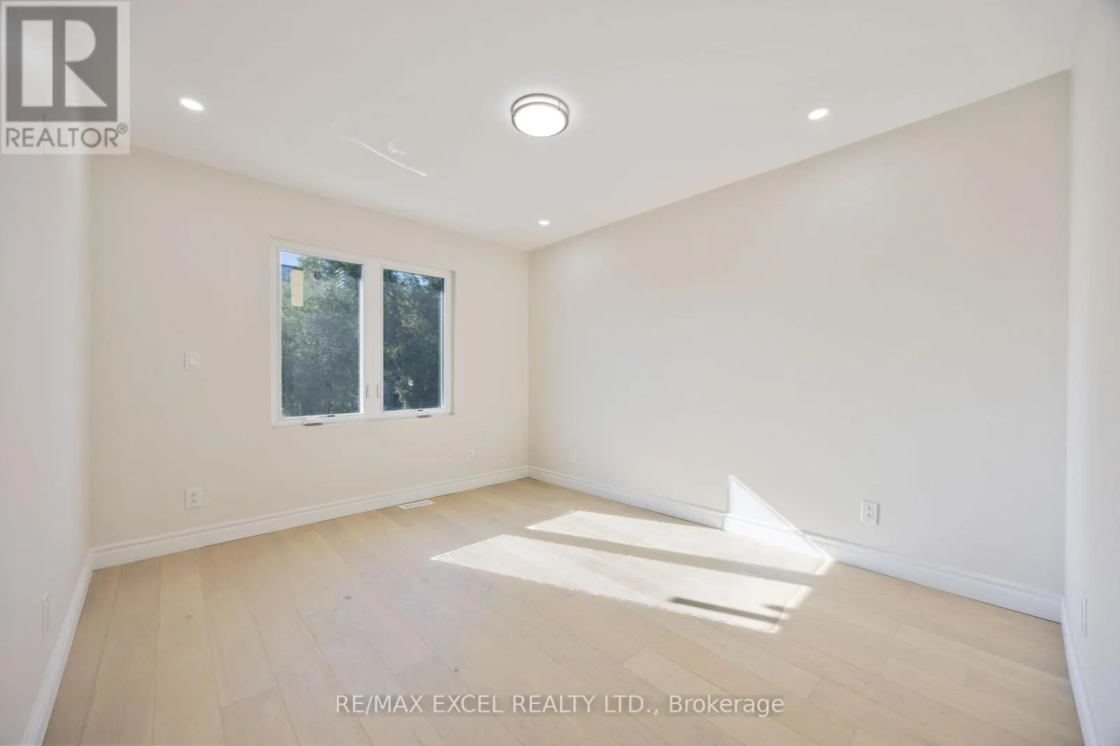 806 GLADSTONE AVENUE