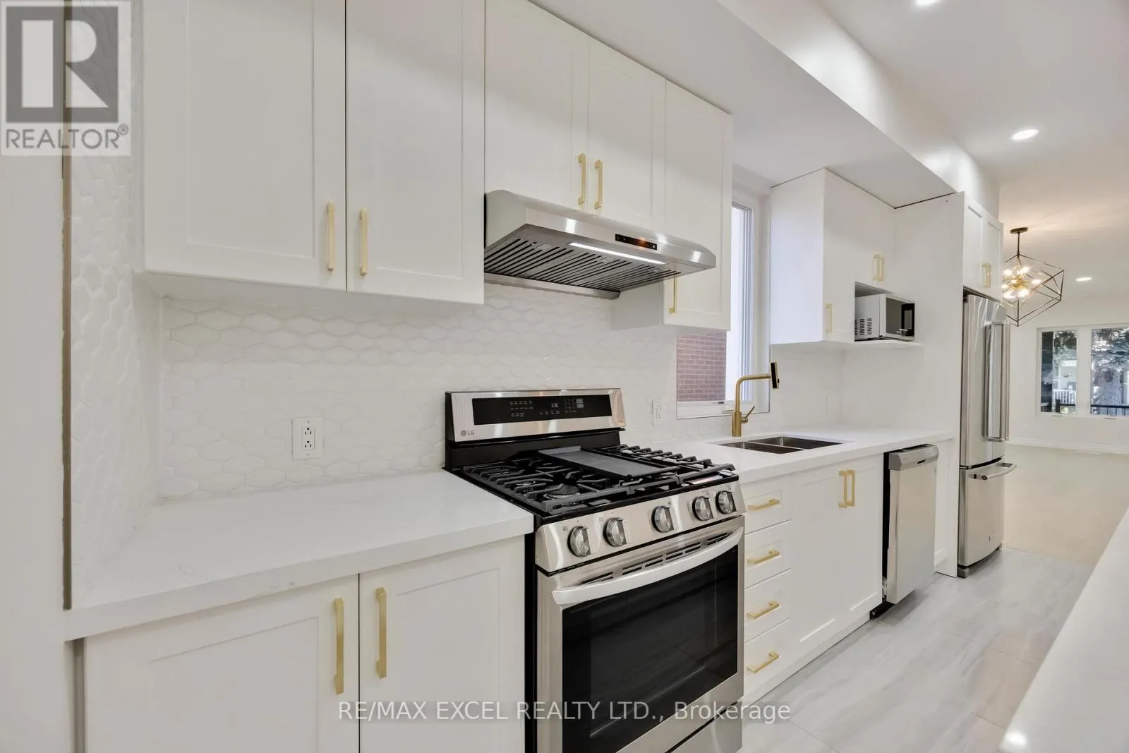 806 GLADSTONE AVENUE