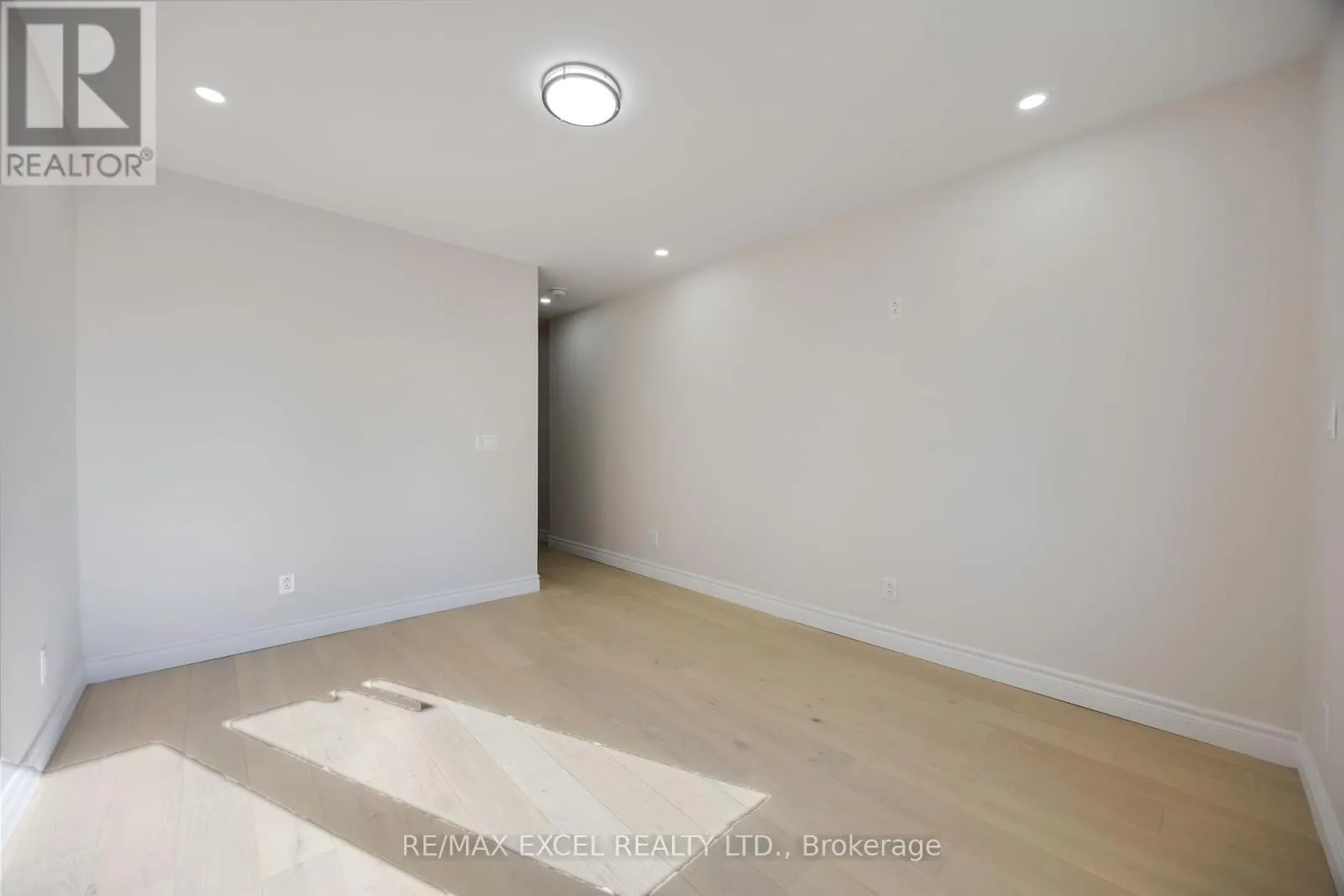806 GLADSTONE AVENUE