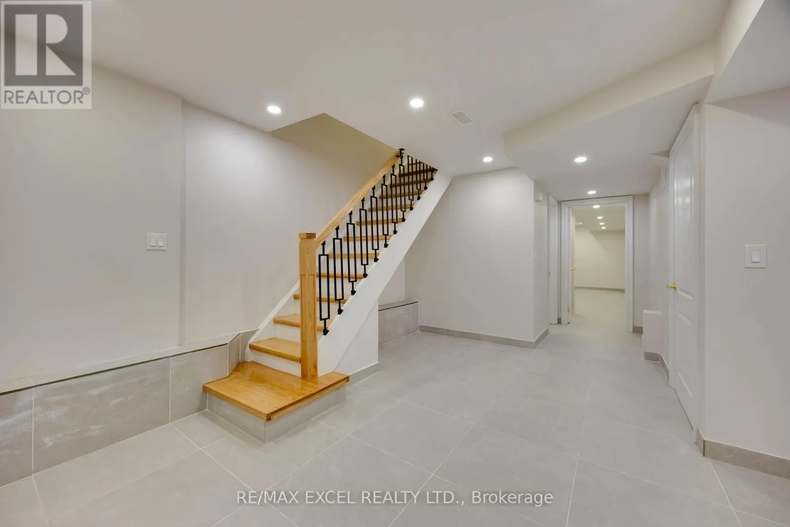 806 GLADSTONE AVENUE