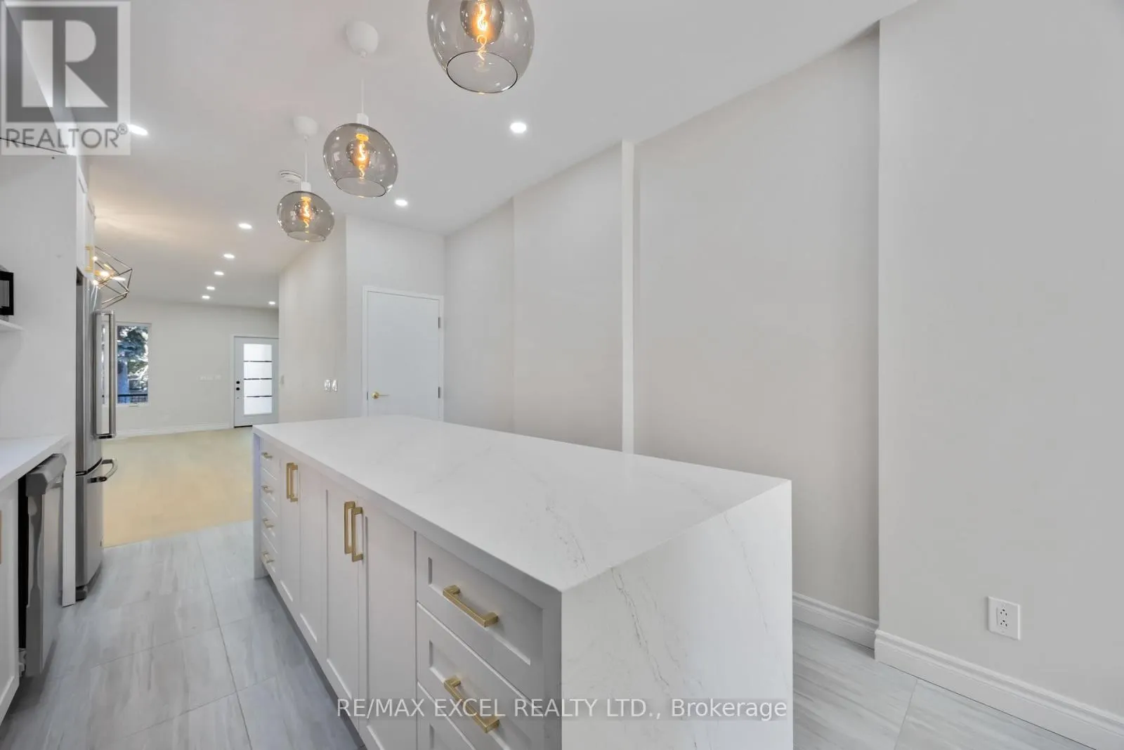 806 GLADSTONE AVENUE