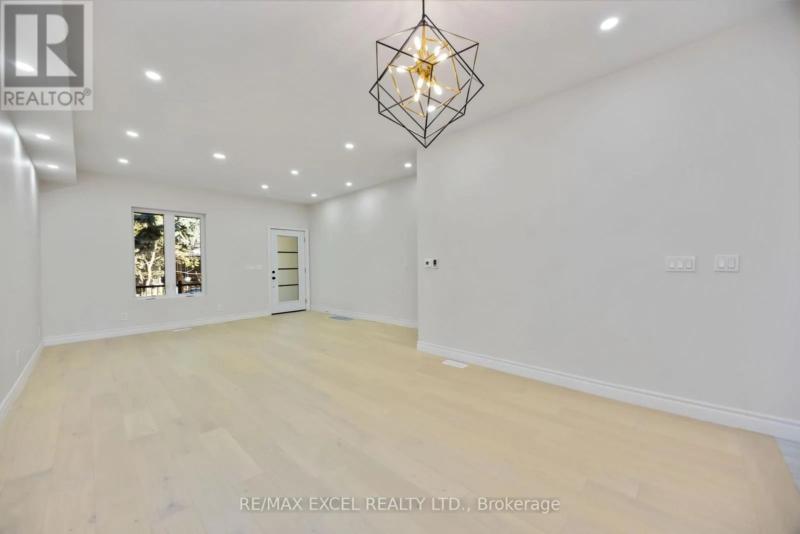 806 GLADSTONE AVENUE