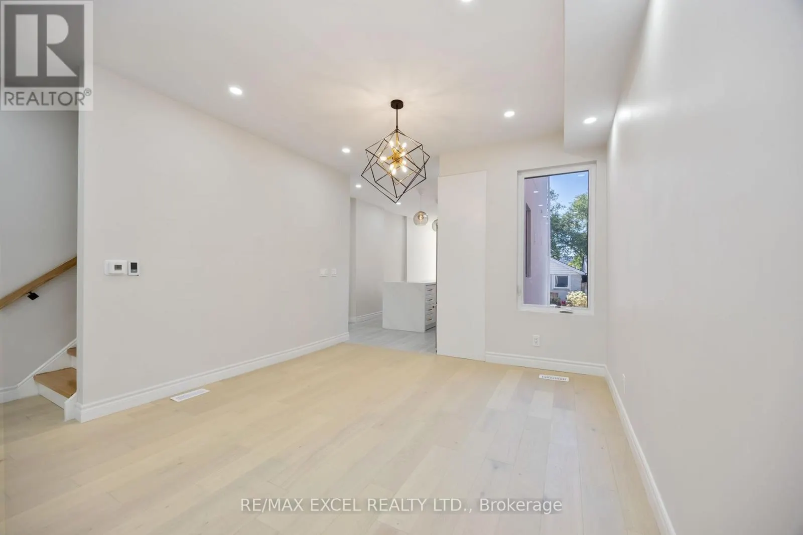 806 GLADSTONE AVENUE