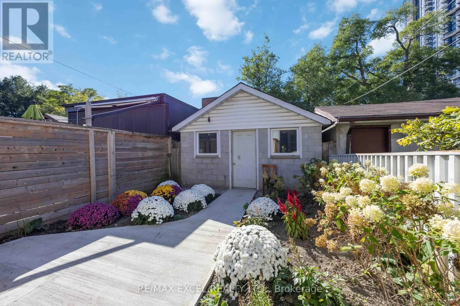 806 GLADSTONE AVENUE