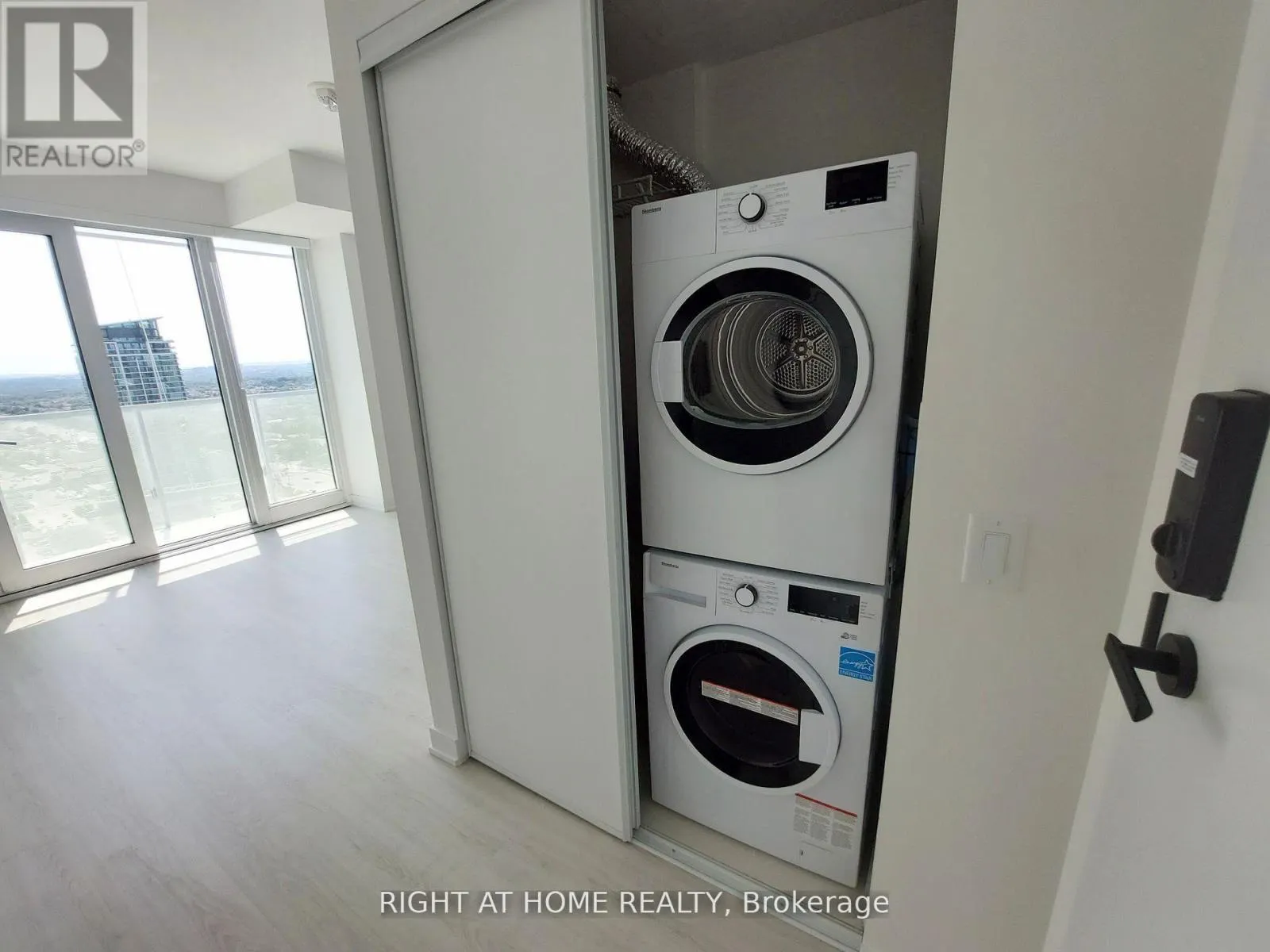 2410 - 3883 QUARTZ ROAD