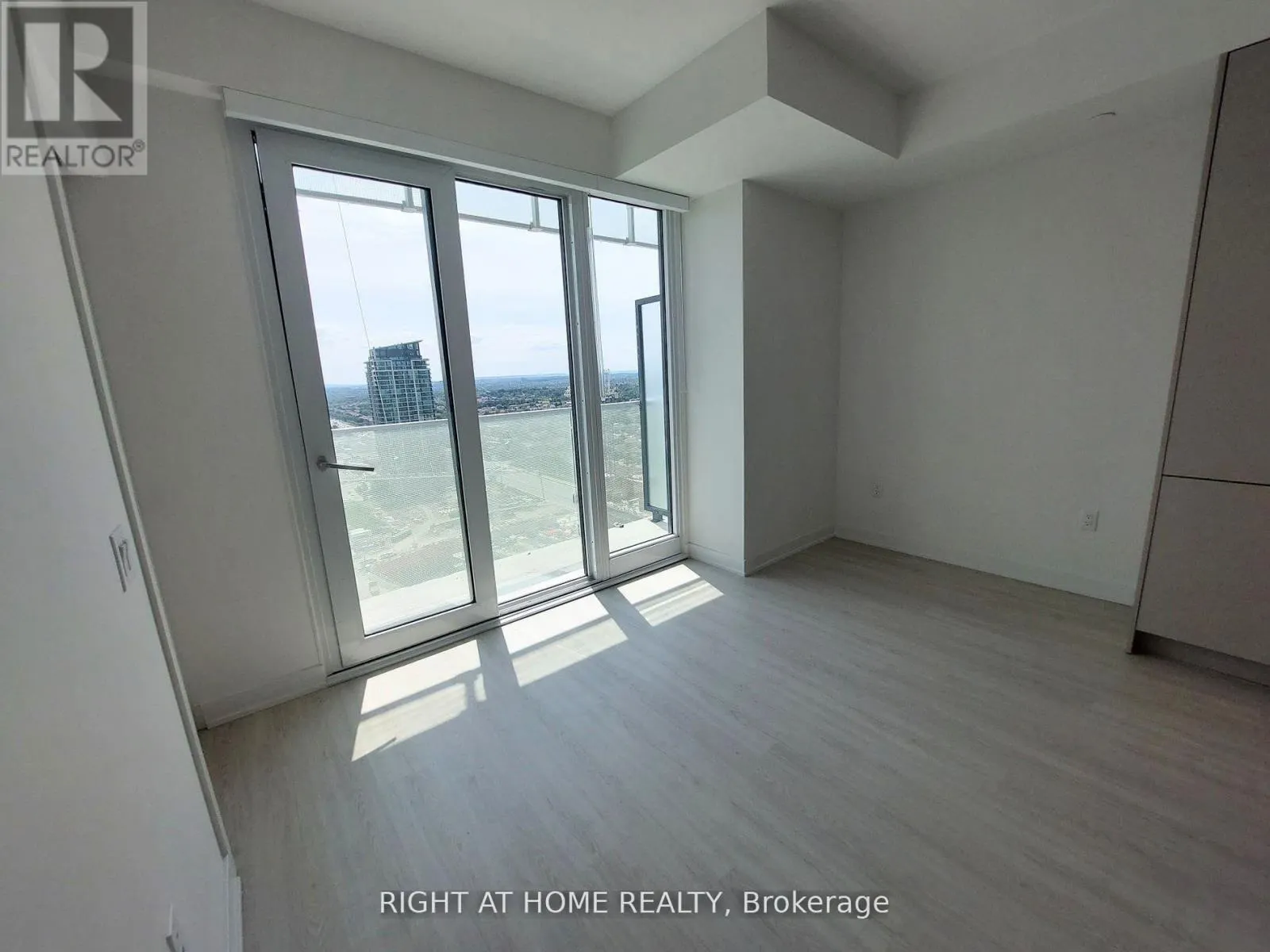 2410 - 3883 QUARTZ ROAD