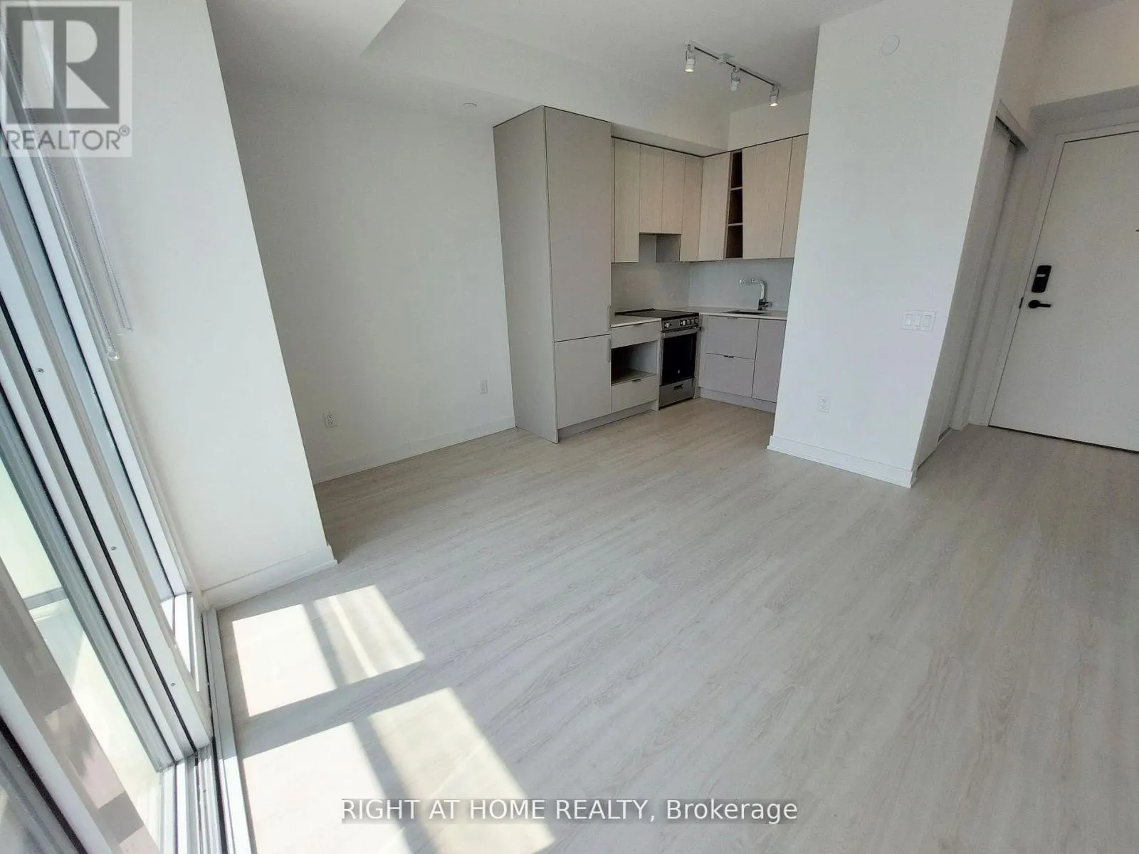 2410 - 3883 QUARTZ ROAD