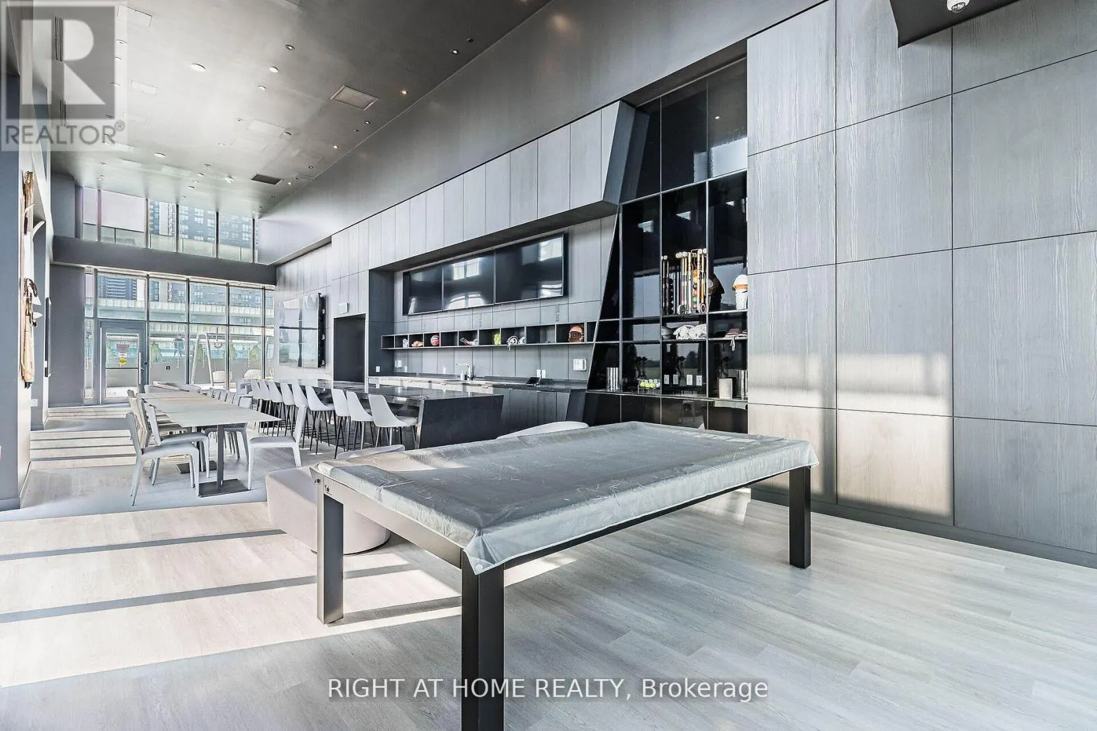 2410 - 3883 QUARTZ ROAD