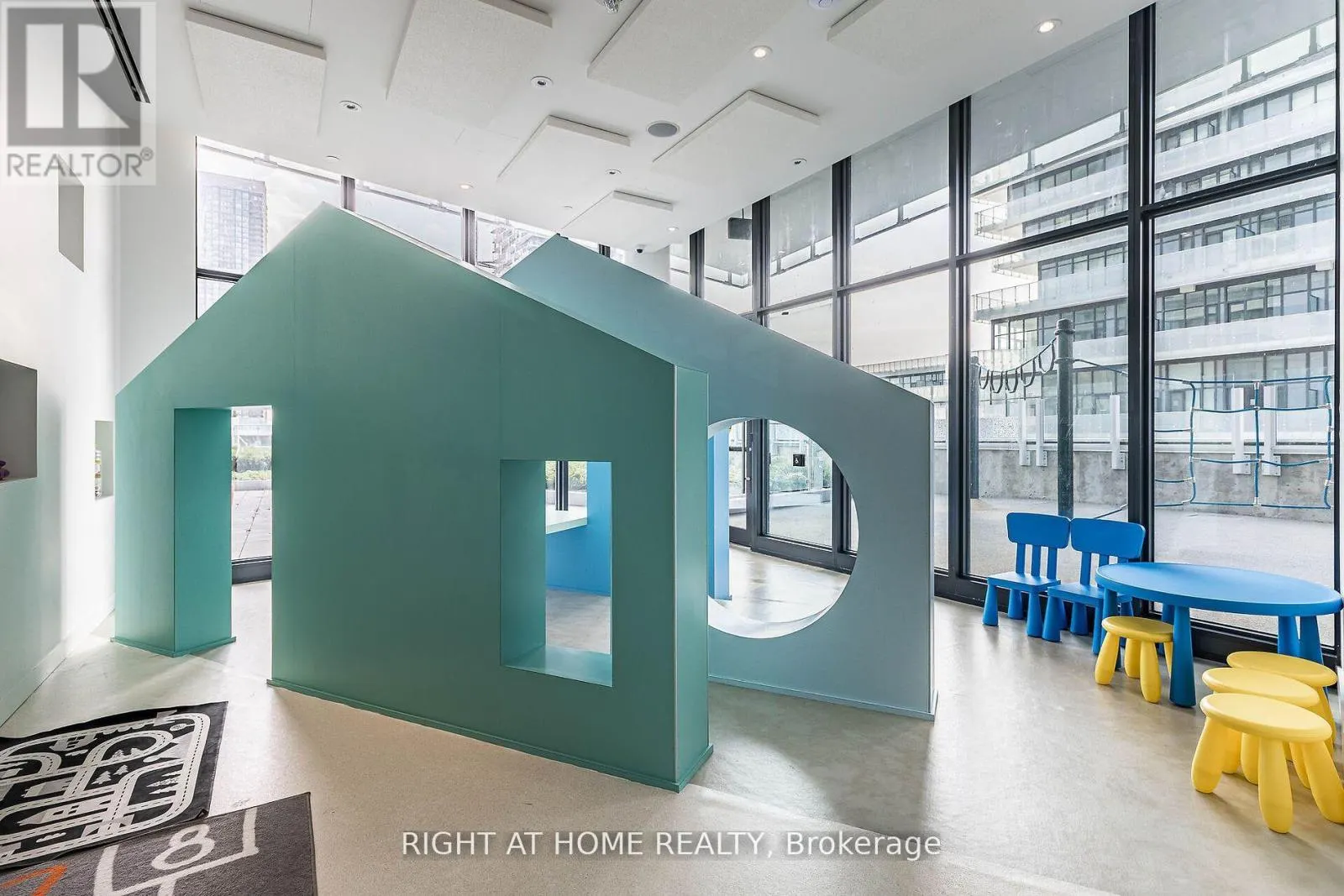 2410 - 3883 QUARTZ ROAD