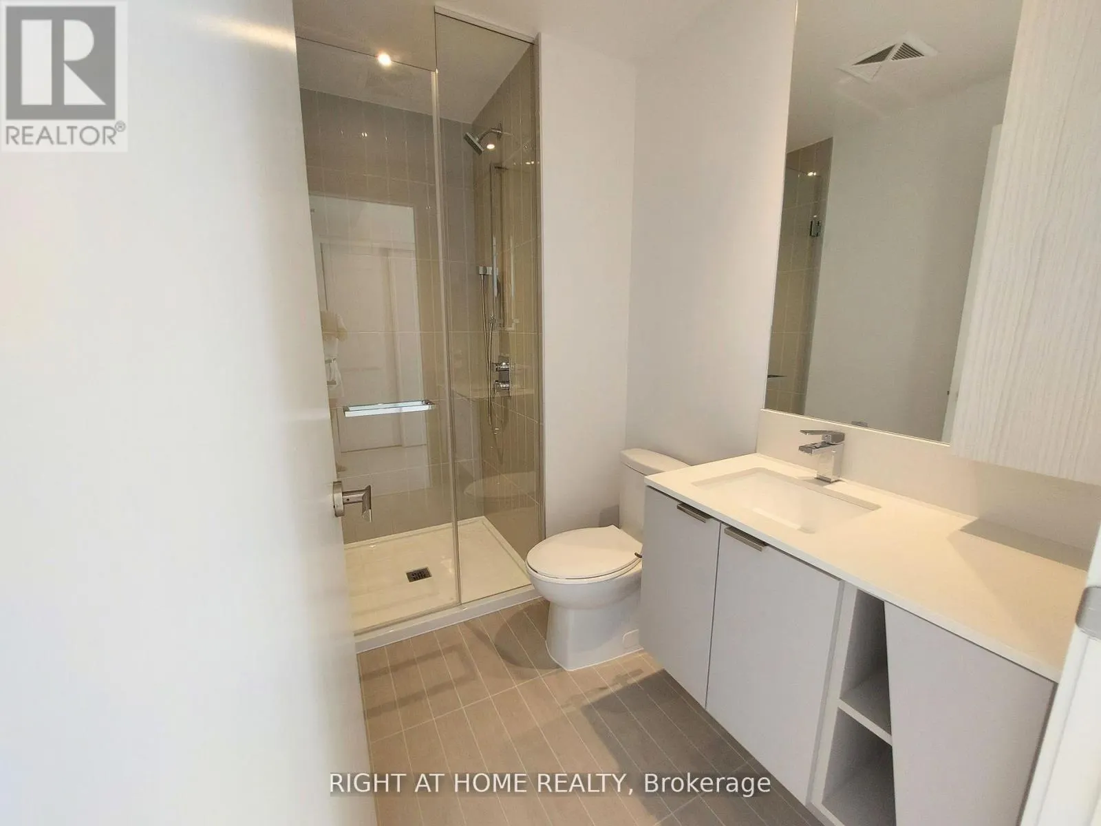2410 - 3883 QUARTZ ROAD