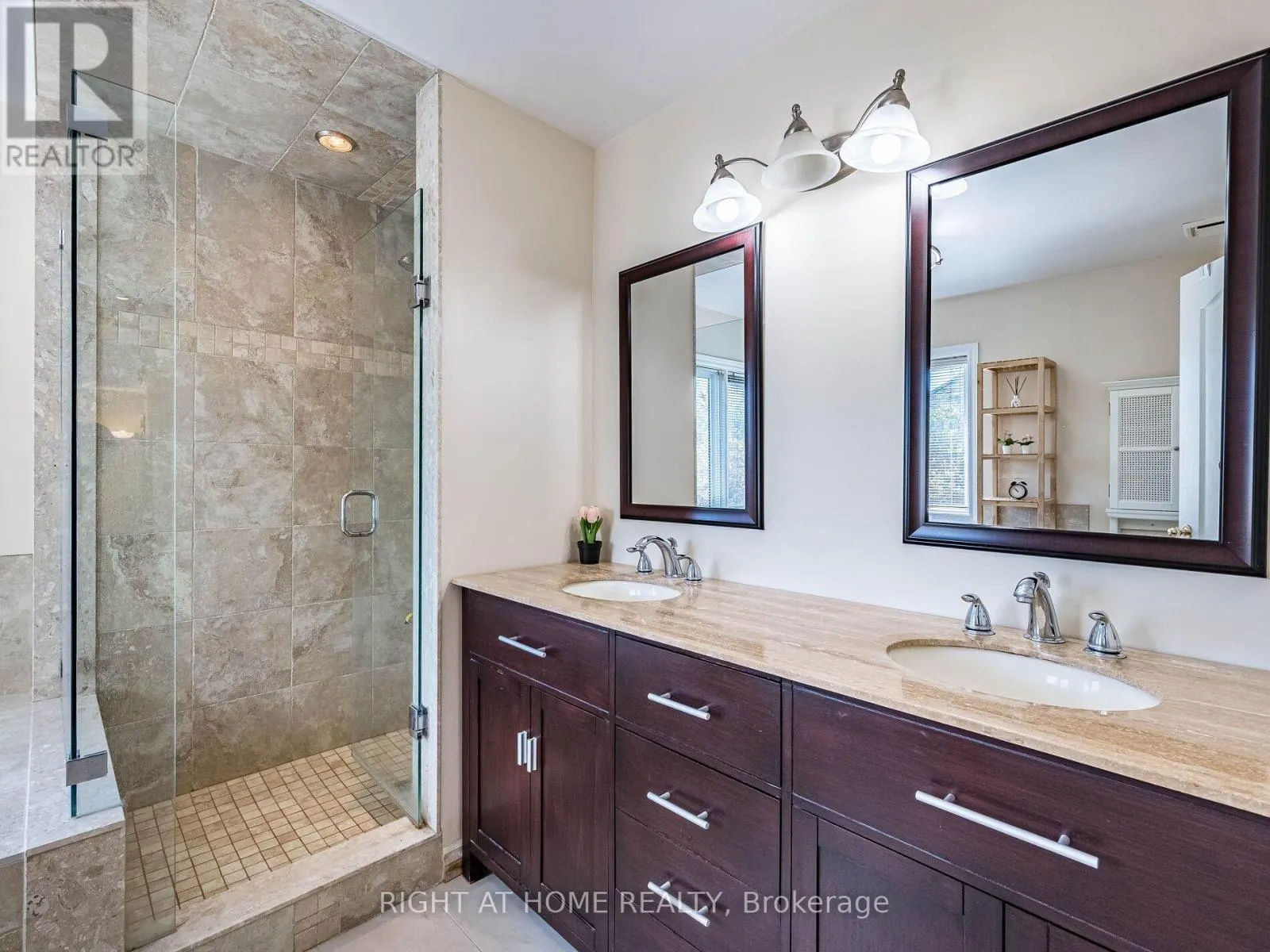 2204 CARPENTERS CIRCLE