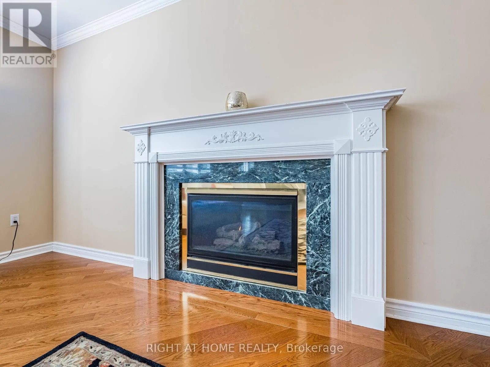 2204 CARPENTERS CIRCLE