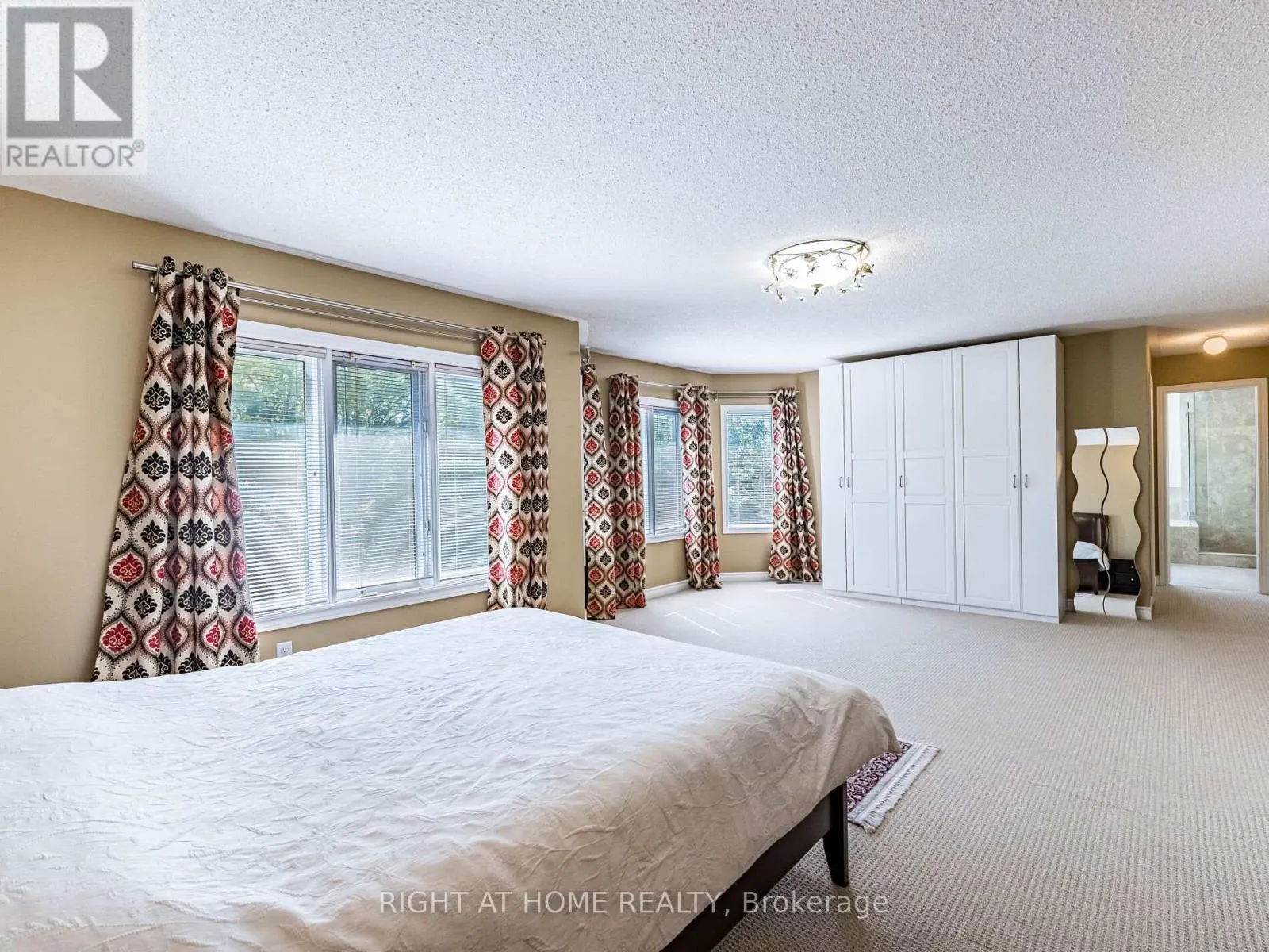 2204 CARPENTERS CIRCLE
