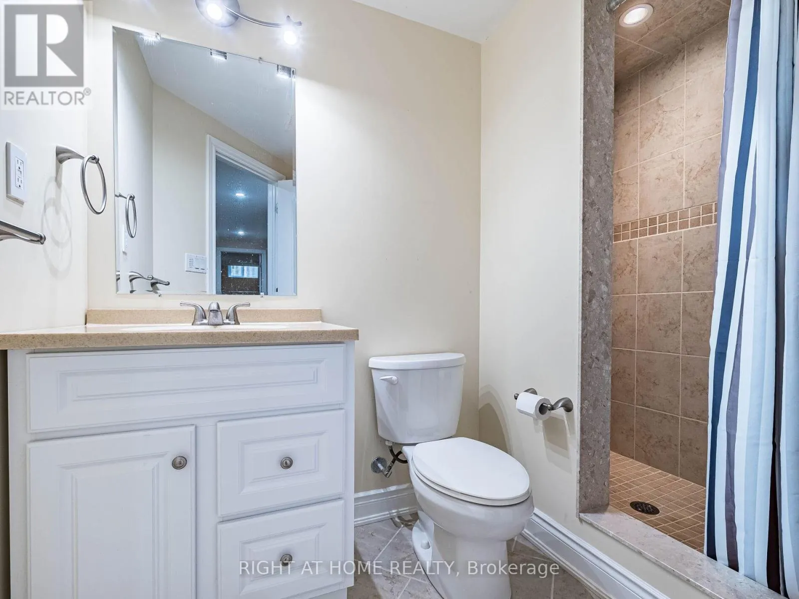 2204 CARPENTERS CIRCLE