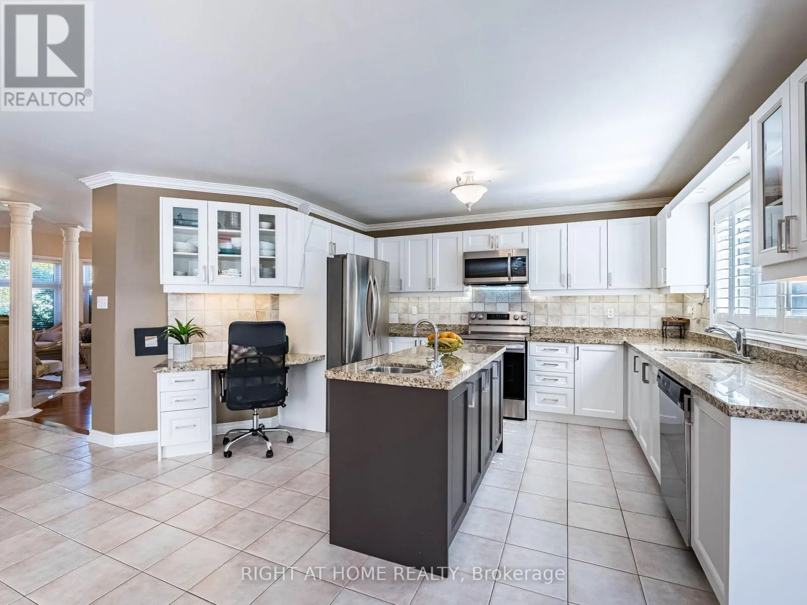 2204 CARPENTERS CIRCLE