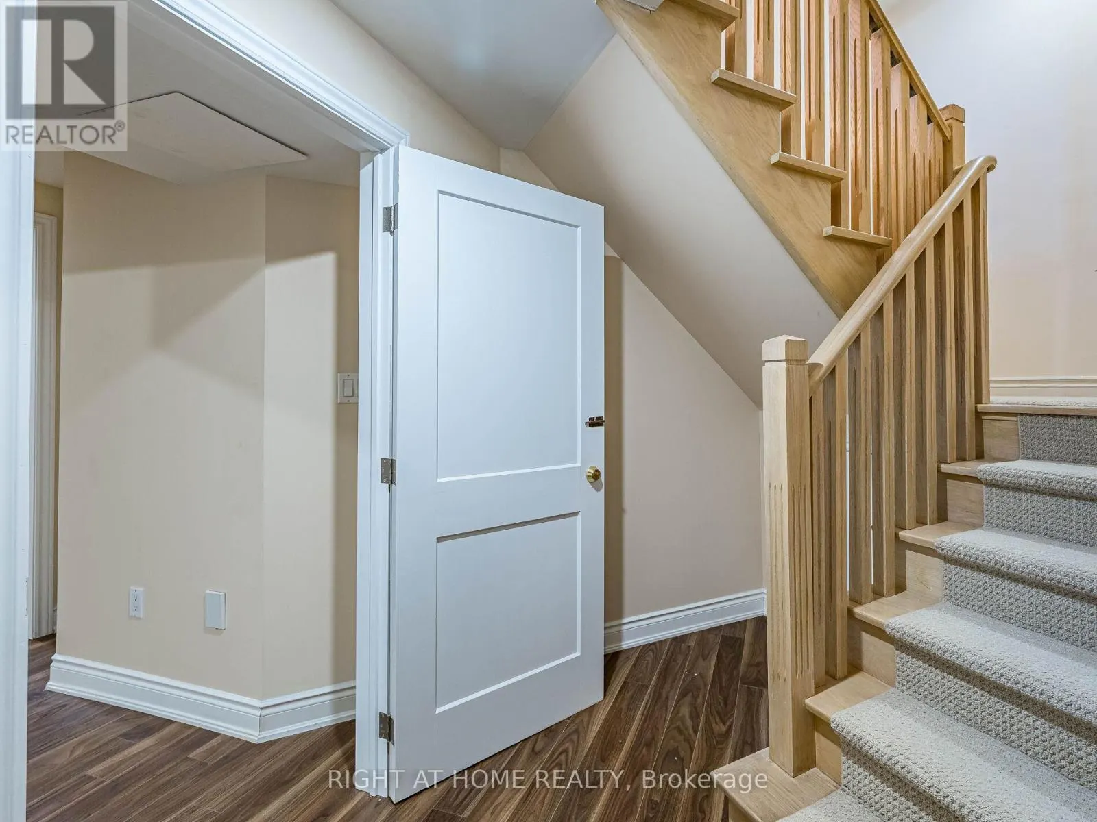 2204 CARPENTERS CIRCLE