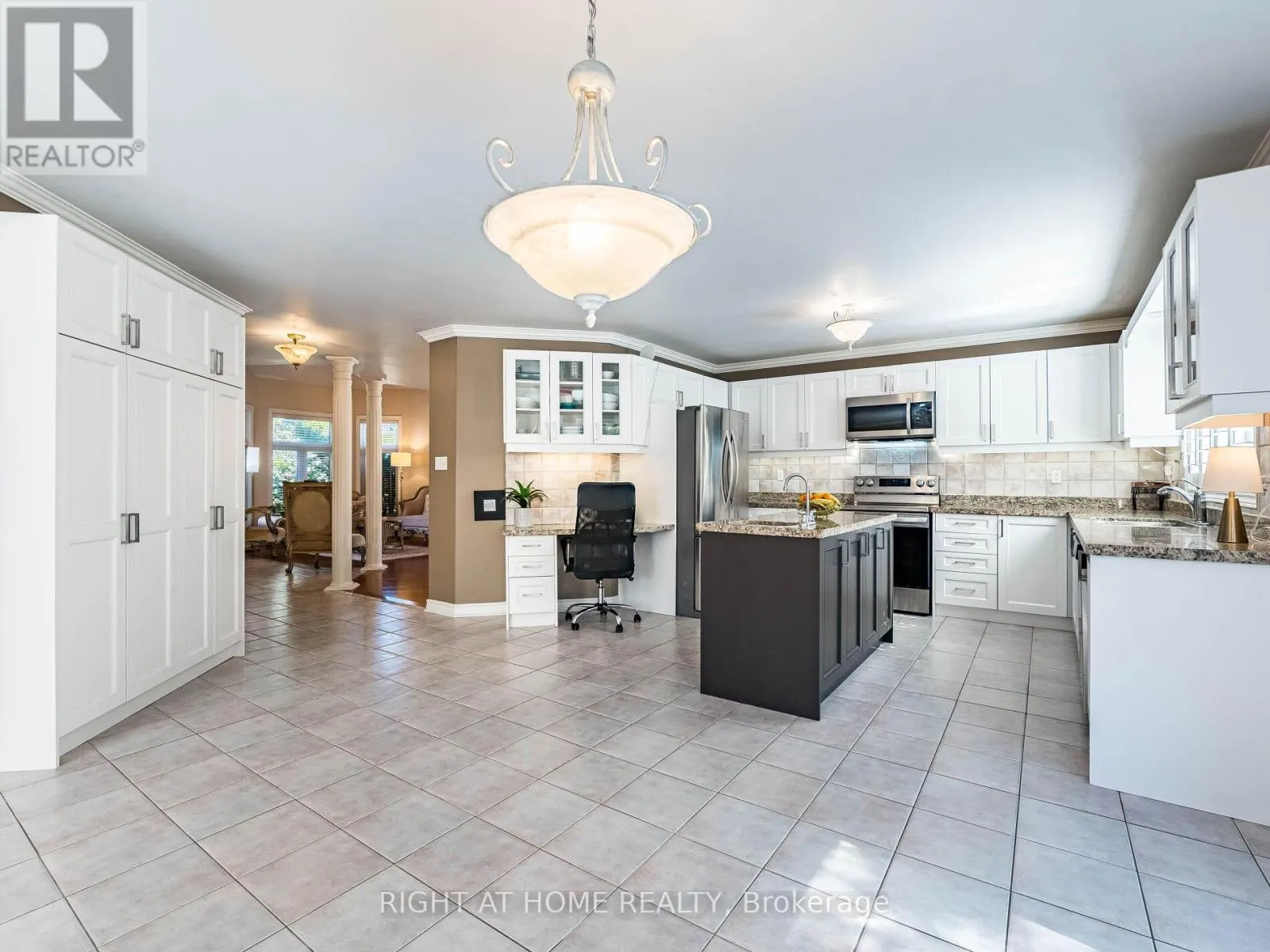 2204 CARPENTERS CIRCLE