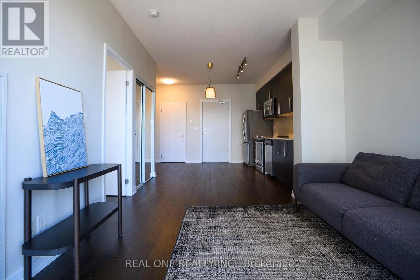 1410 - 510 CURRAN PLACE